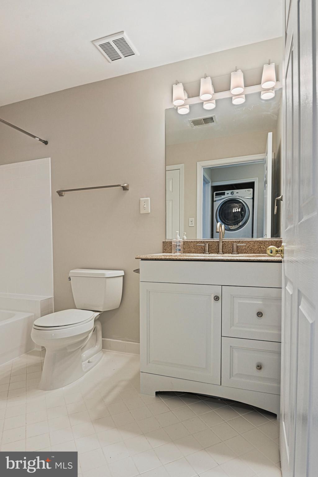 LAKESHORE CONDO - Residential