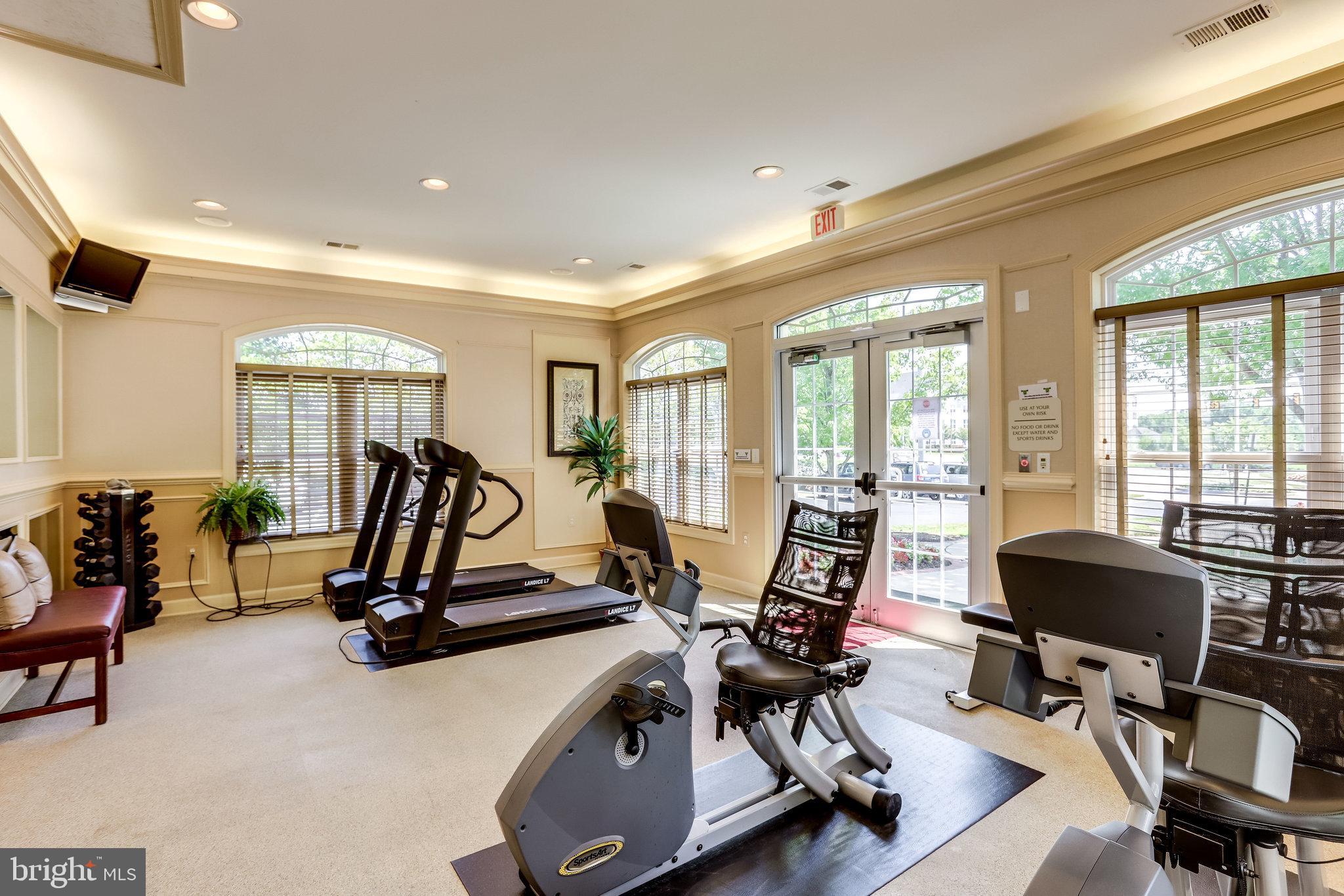 LAKESHORE CONDO - Residential