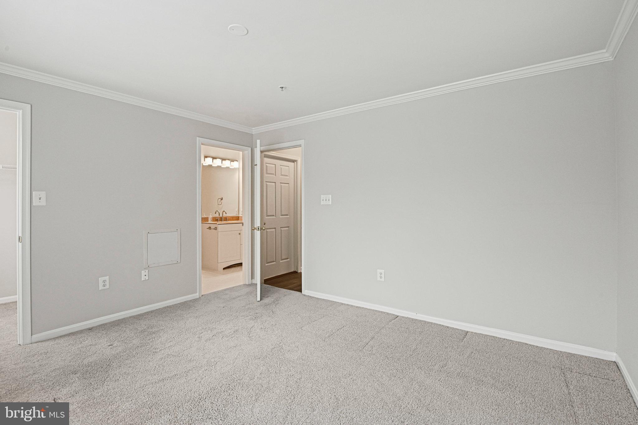 LAKESHORE CONDO - Residential