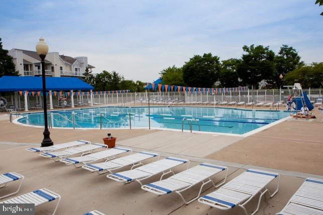 LAKESHORE CONDO - Residential