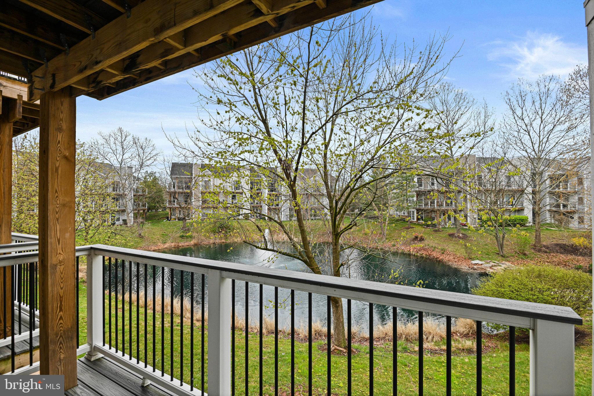 LAKESHORE CONDO - Residential