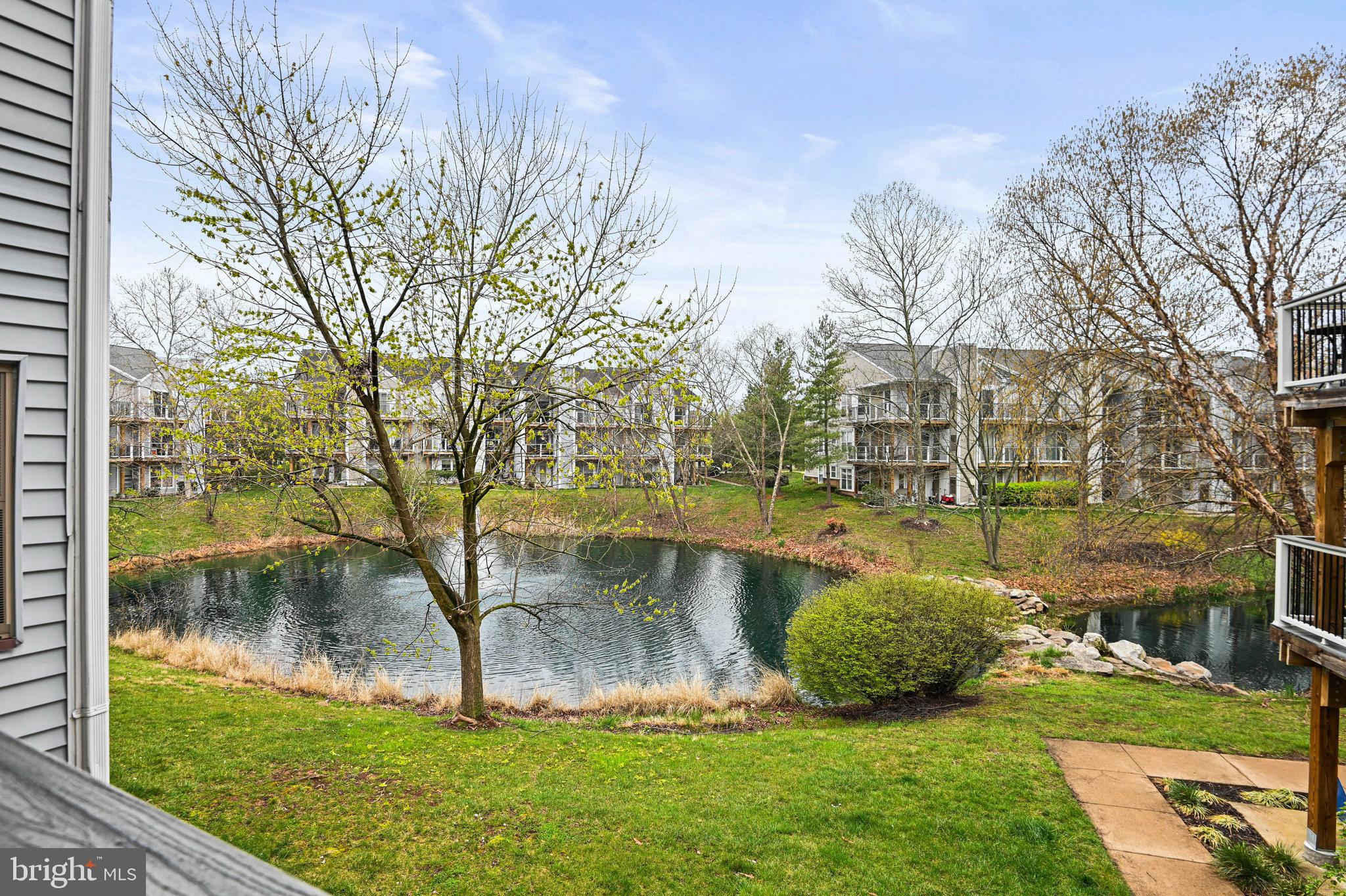 LAKESHORE CONDO - Residential