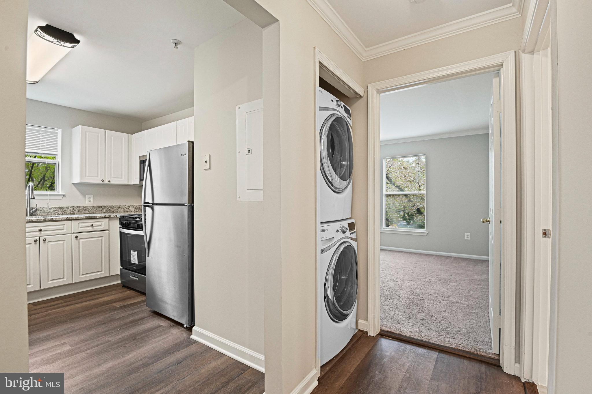 LAKESHORE CONDO - Residential