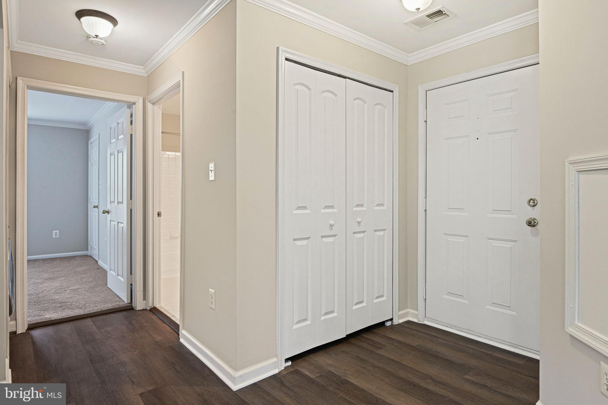 LAKESHORE CONDO - Residential