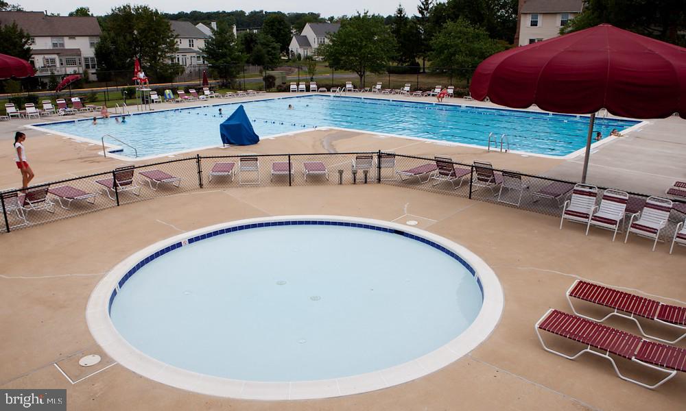 LAKESHORE CONDO - Residential