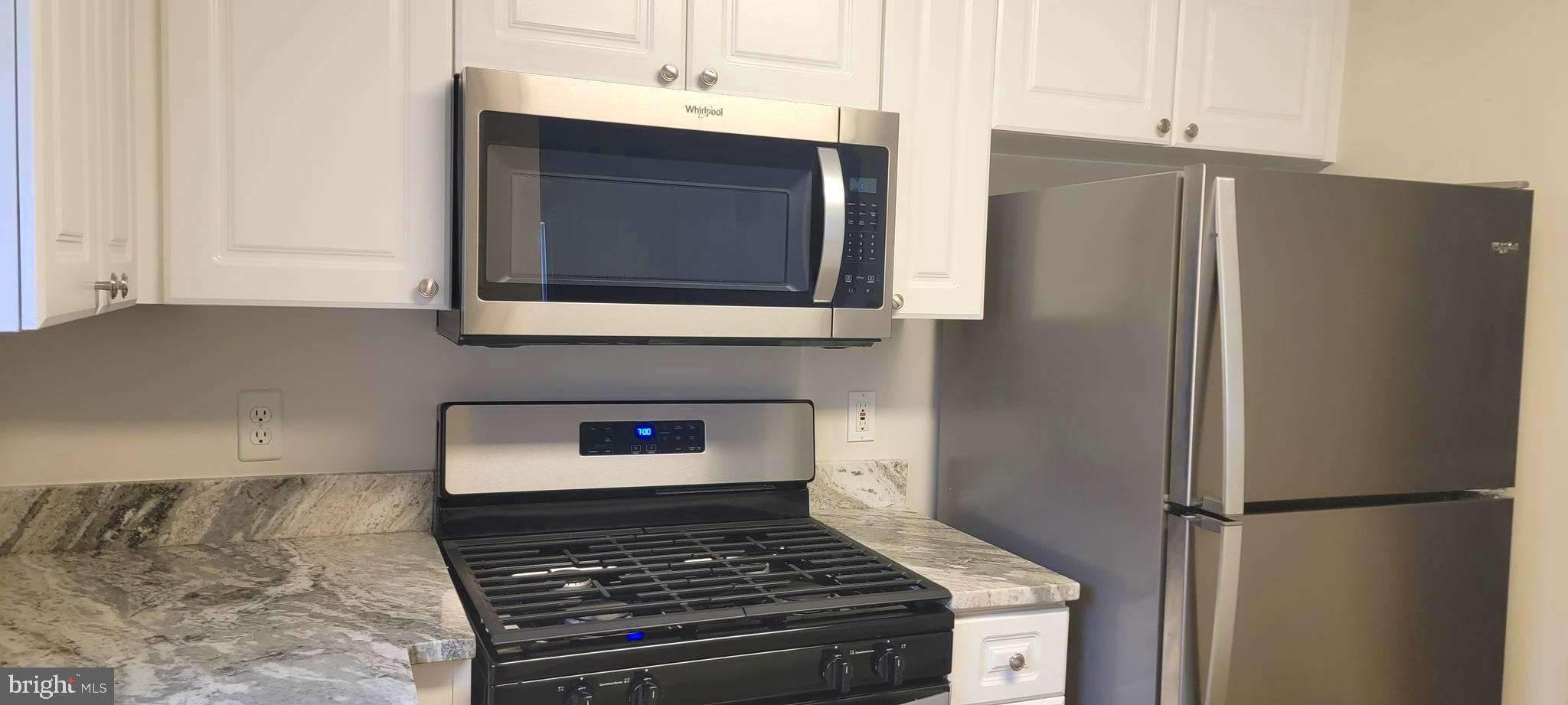 LAKESHORE CONDO - Residential