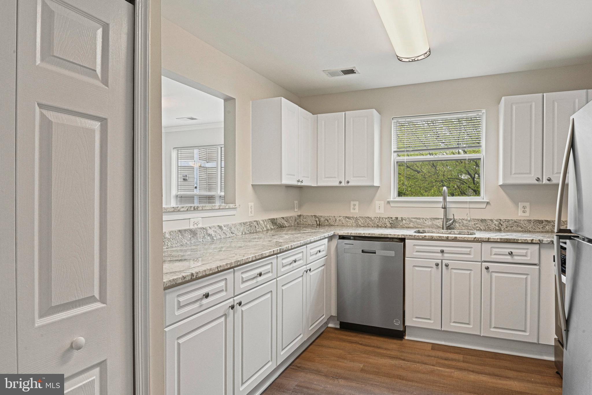 LAKESHORE CONDO - Residential