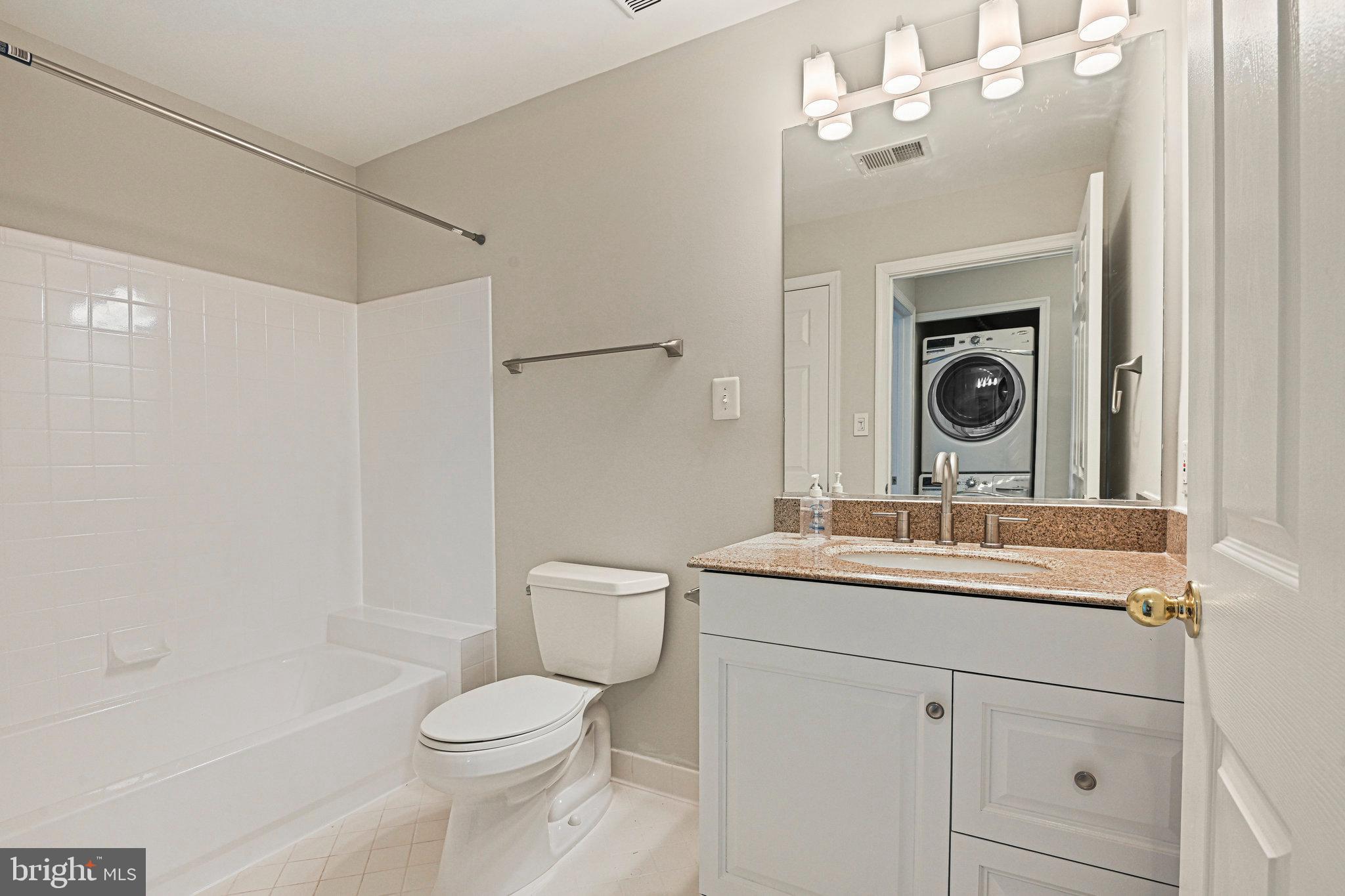 LAKESHORE CONDO - Residential