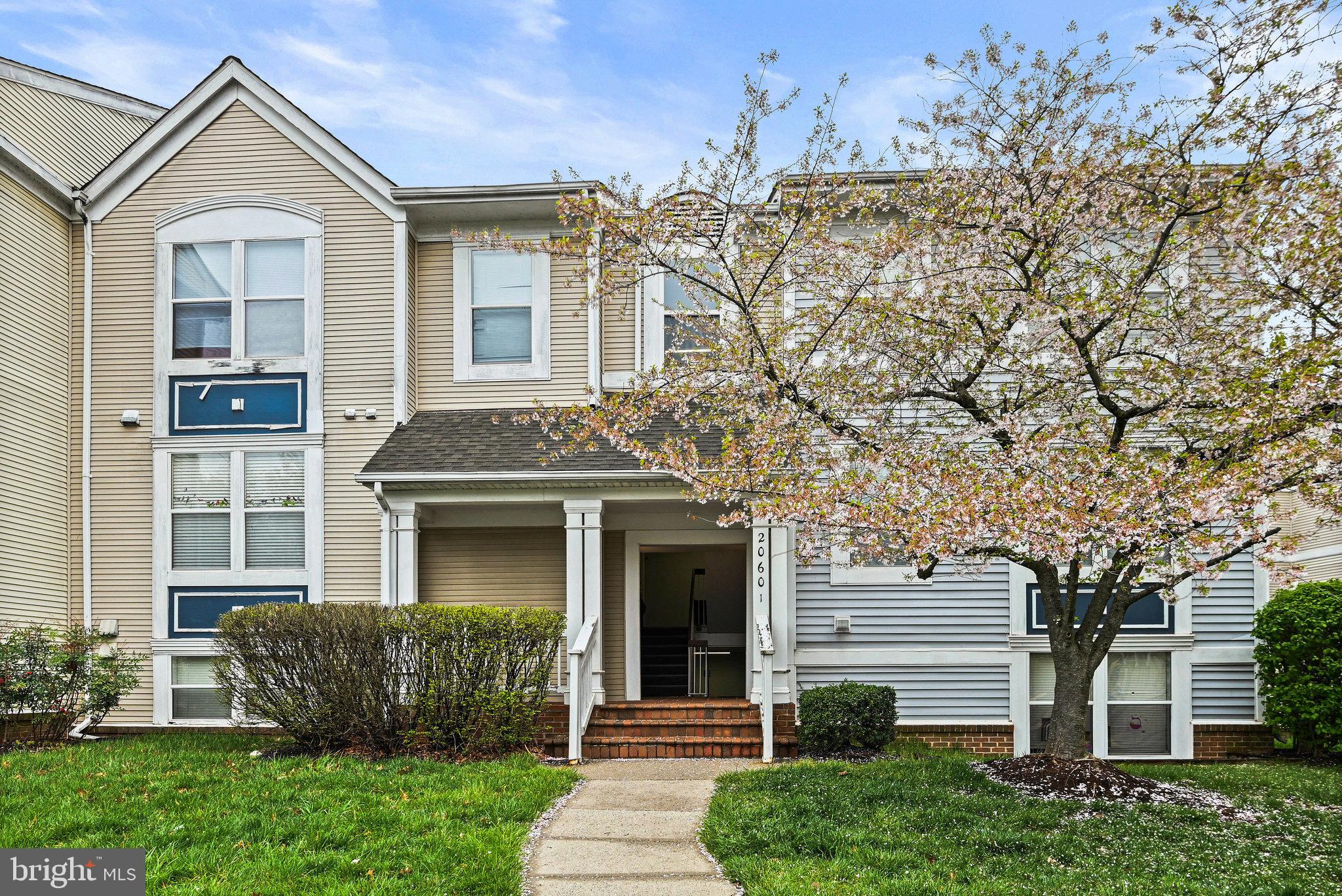 LAKESHORE CONDO - Residential