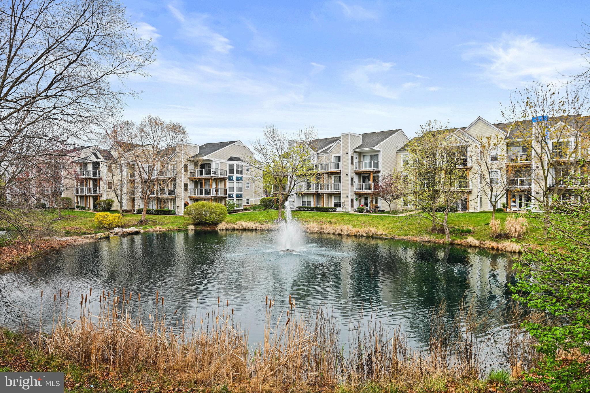 LAKESHORE CONDO - Residential