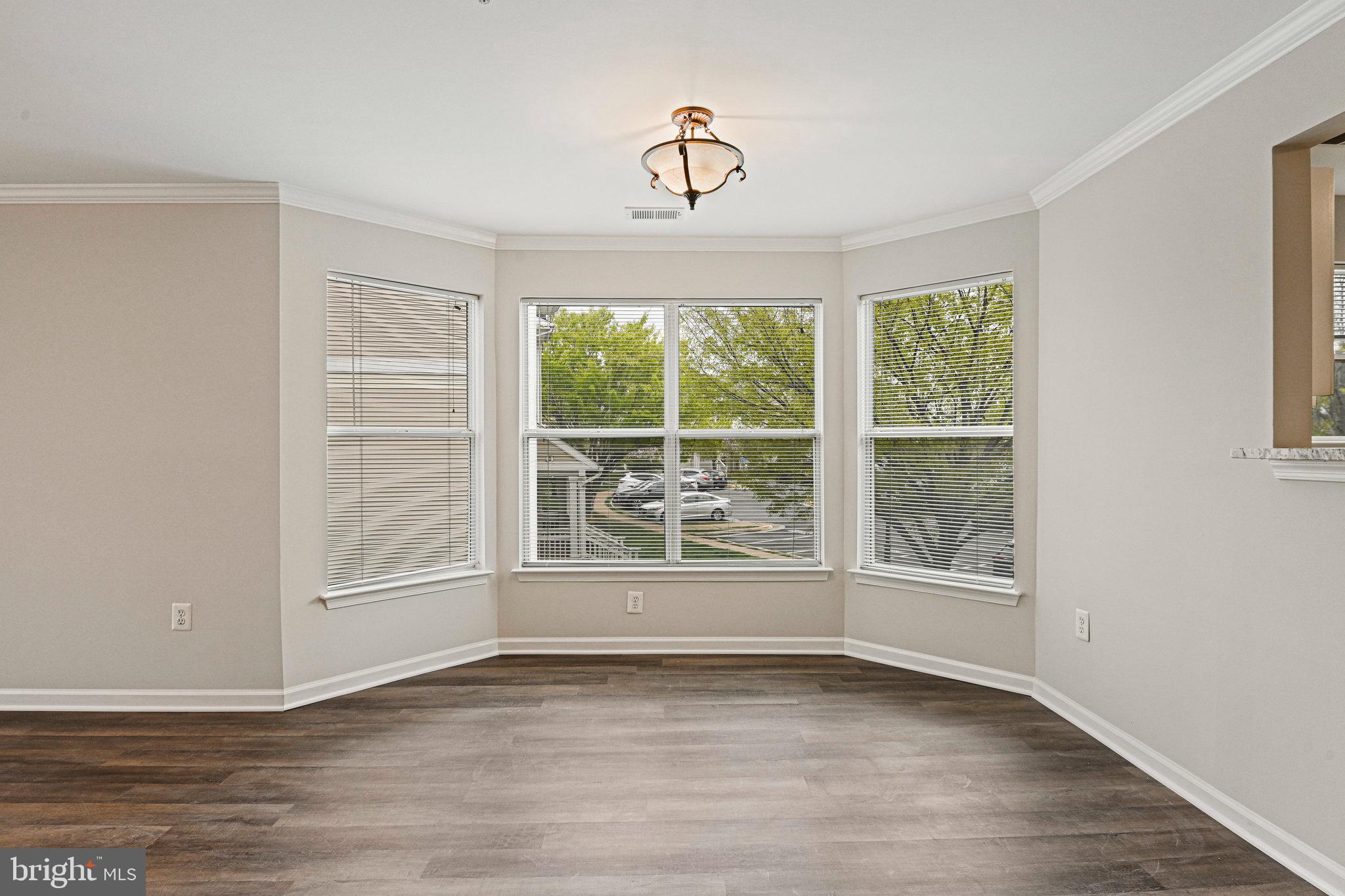 LAKESHORE CONDO - Residential