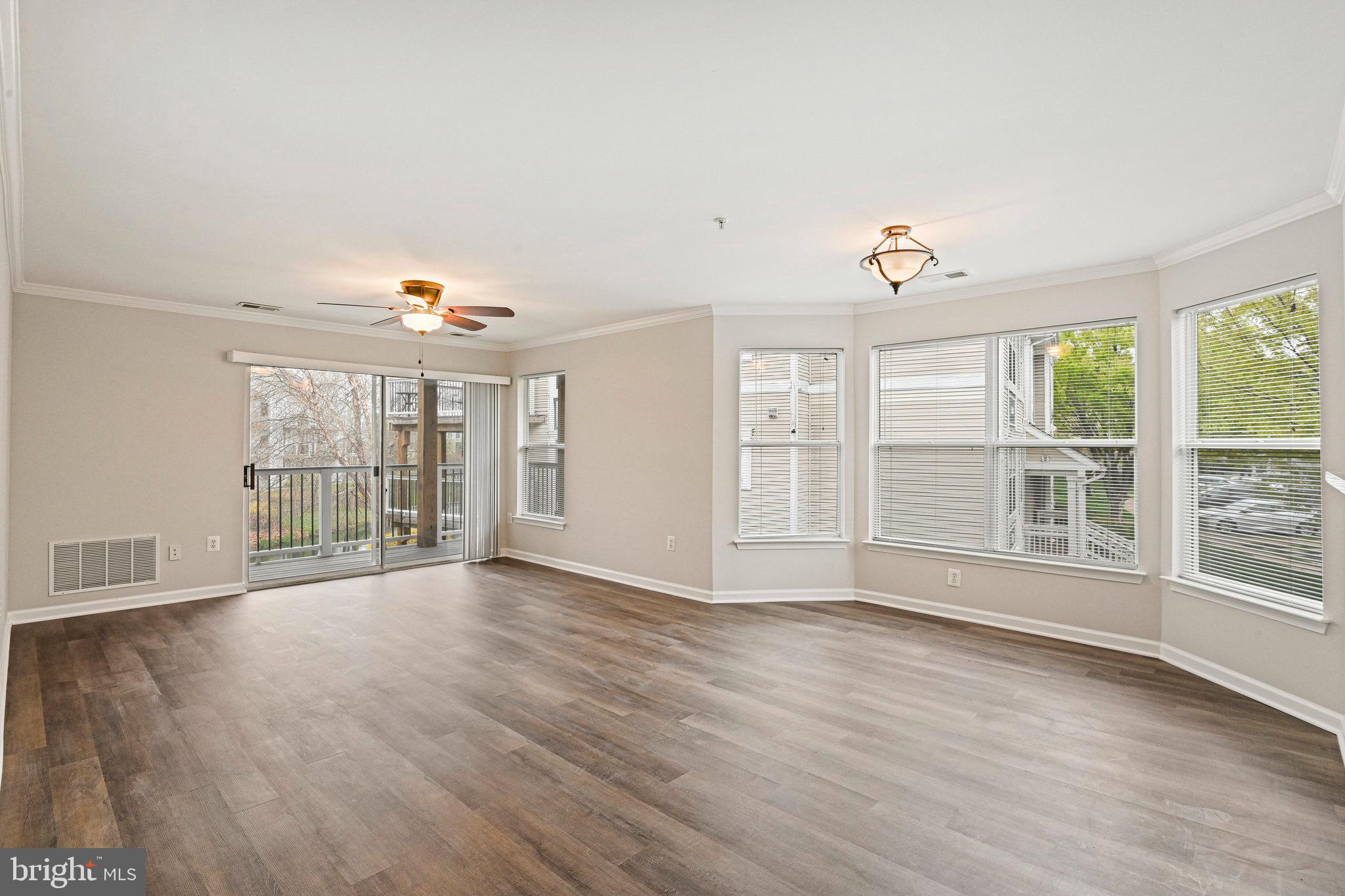 LAKESHORE CONDO - Residential