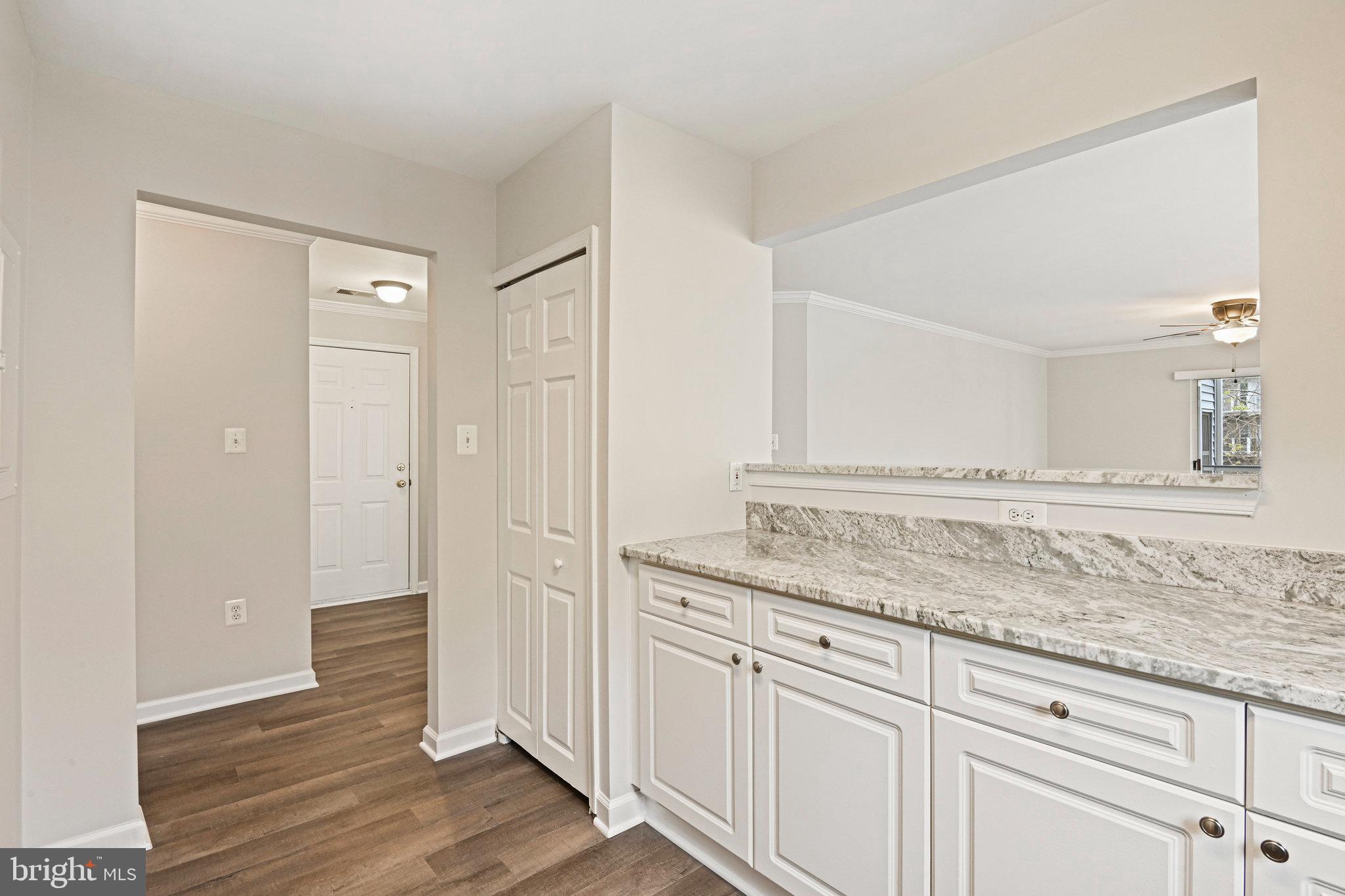 LAKESHORE CONDO - Residential