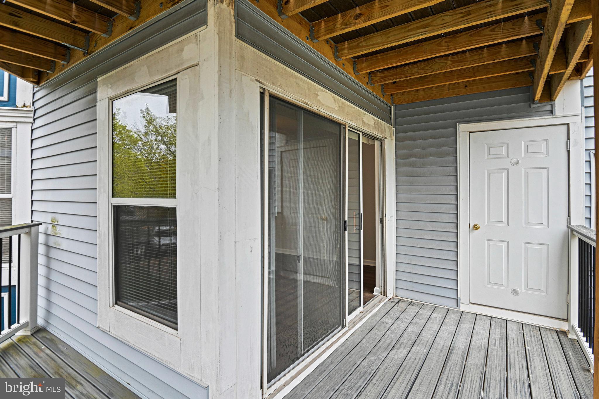 LAKESHORE CONDO - Residential