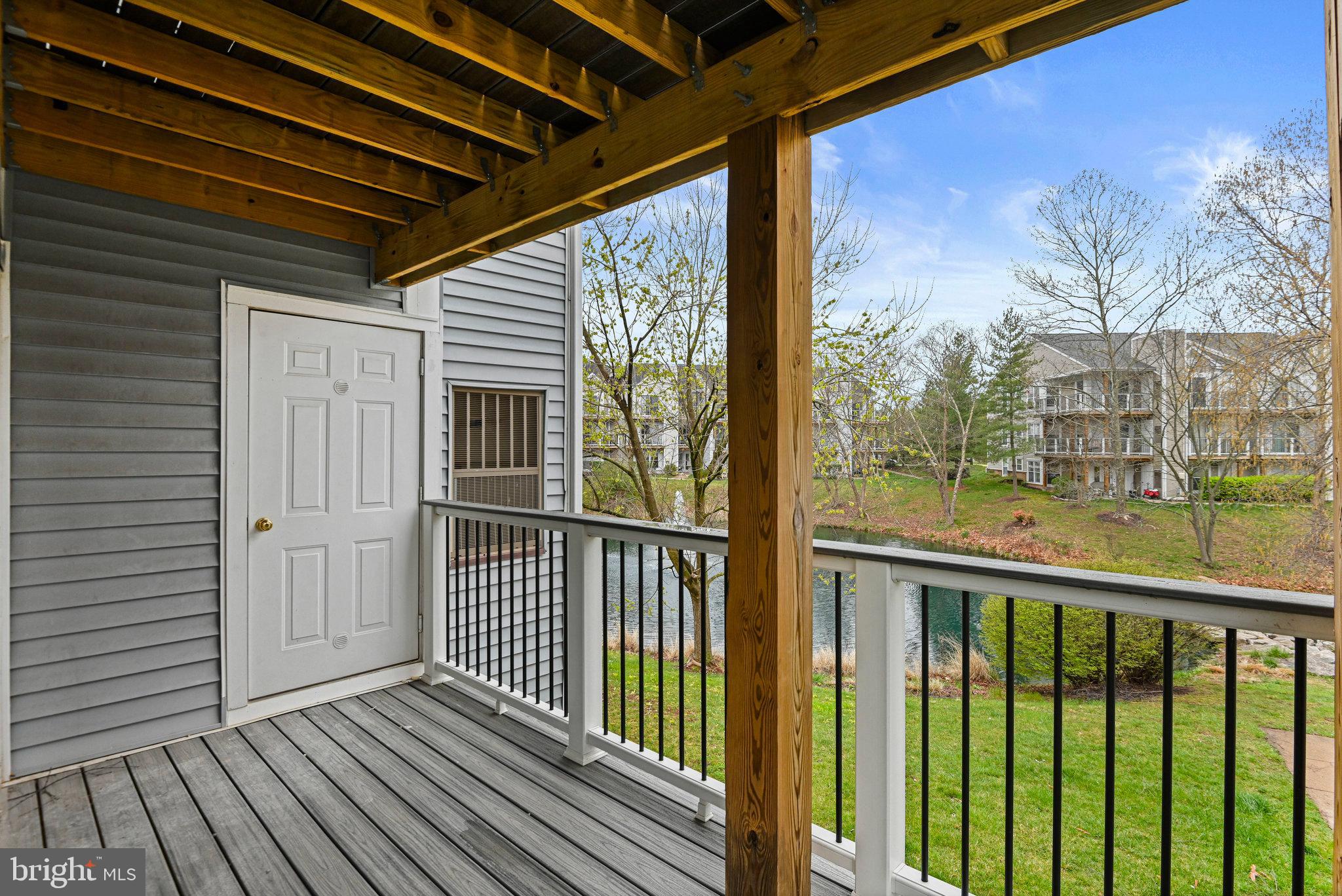 LAKESHORE CONDO - Residential