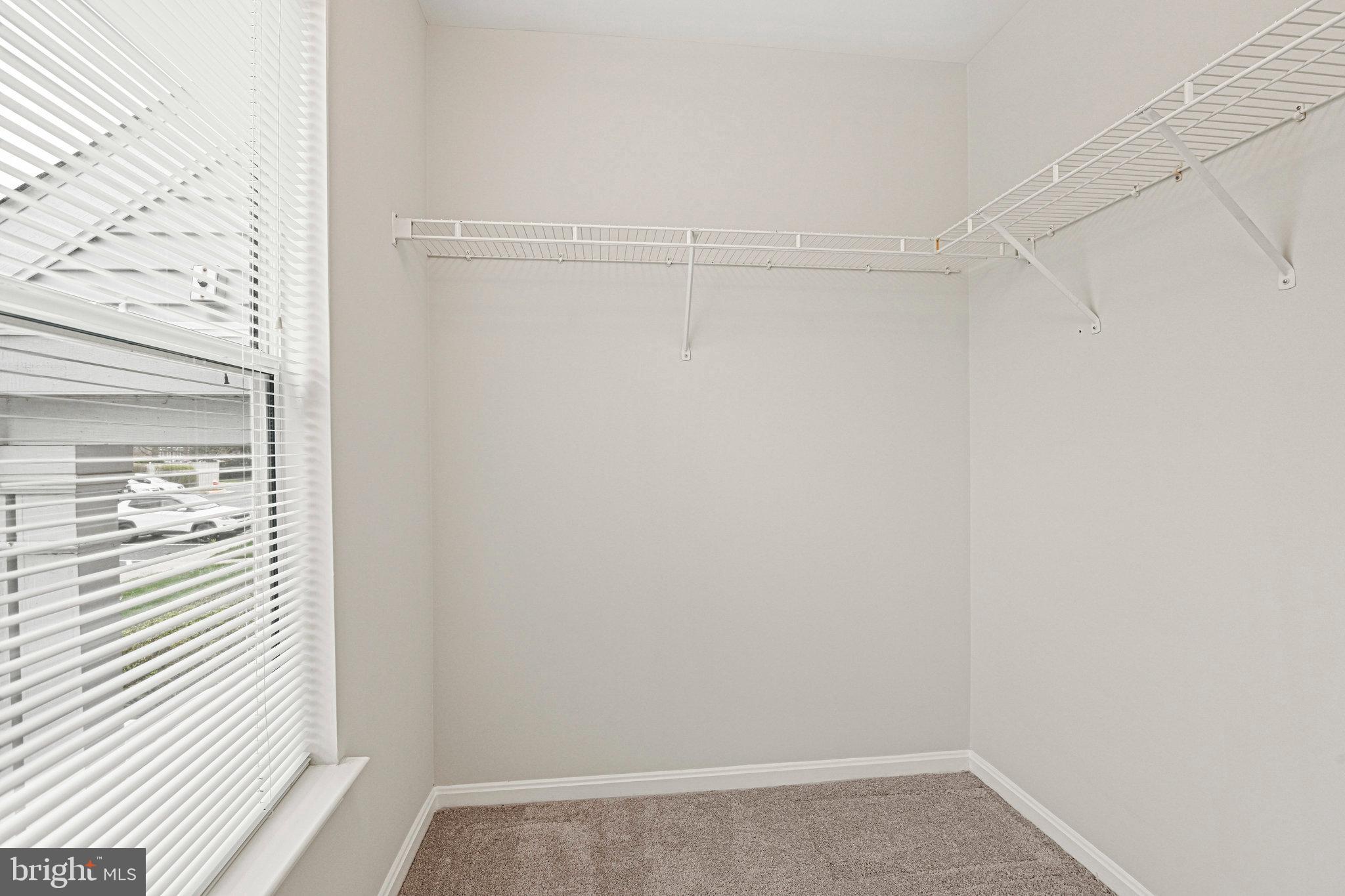 LAKESHORE CONDO - Residential