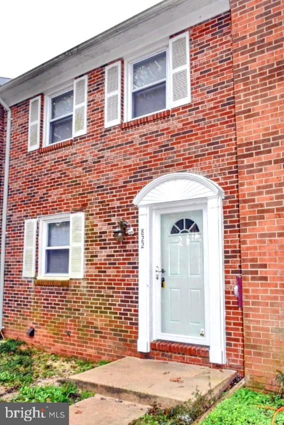 822 CALVERT TOWNE DRIVE