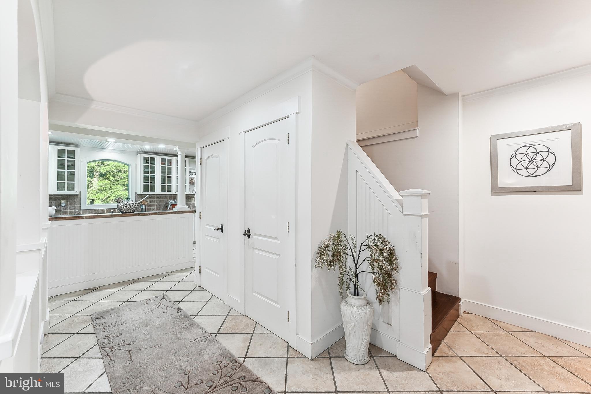 832 MEADOWVIEW ROAD