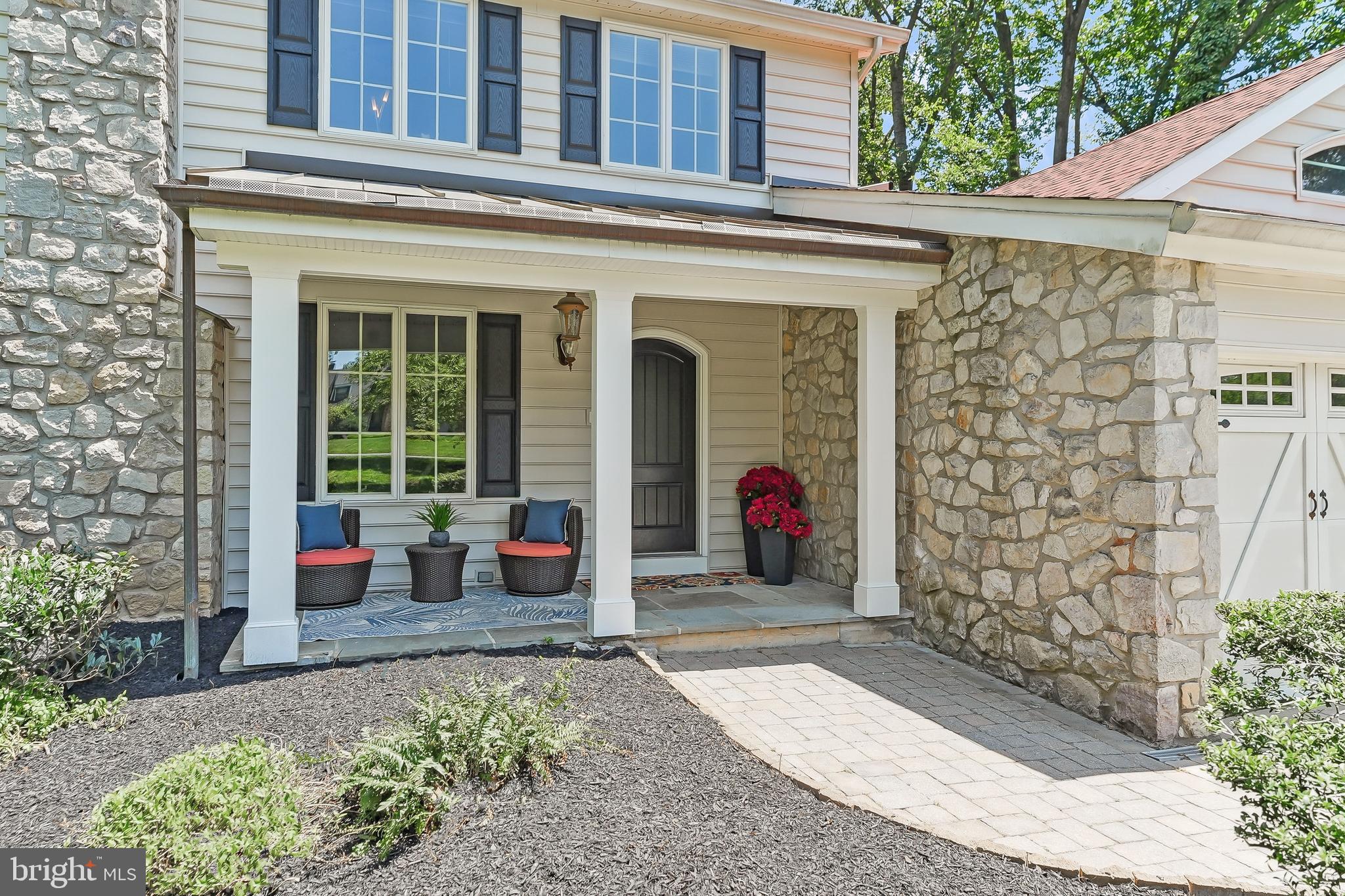 832 MEADOWVIEW ROAD