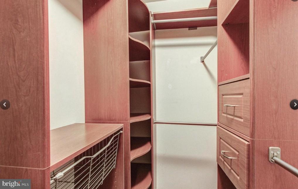 COURT AT THE LEDGES - Residential