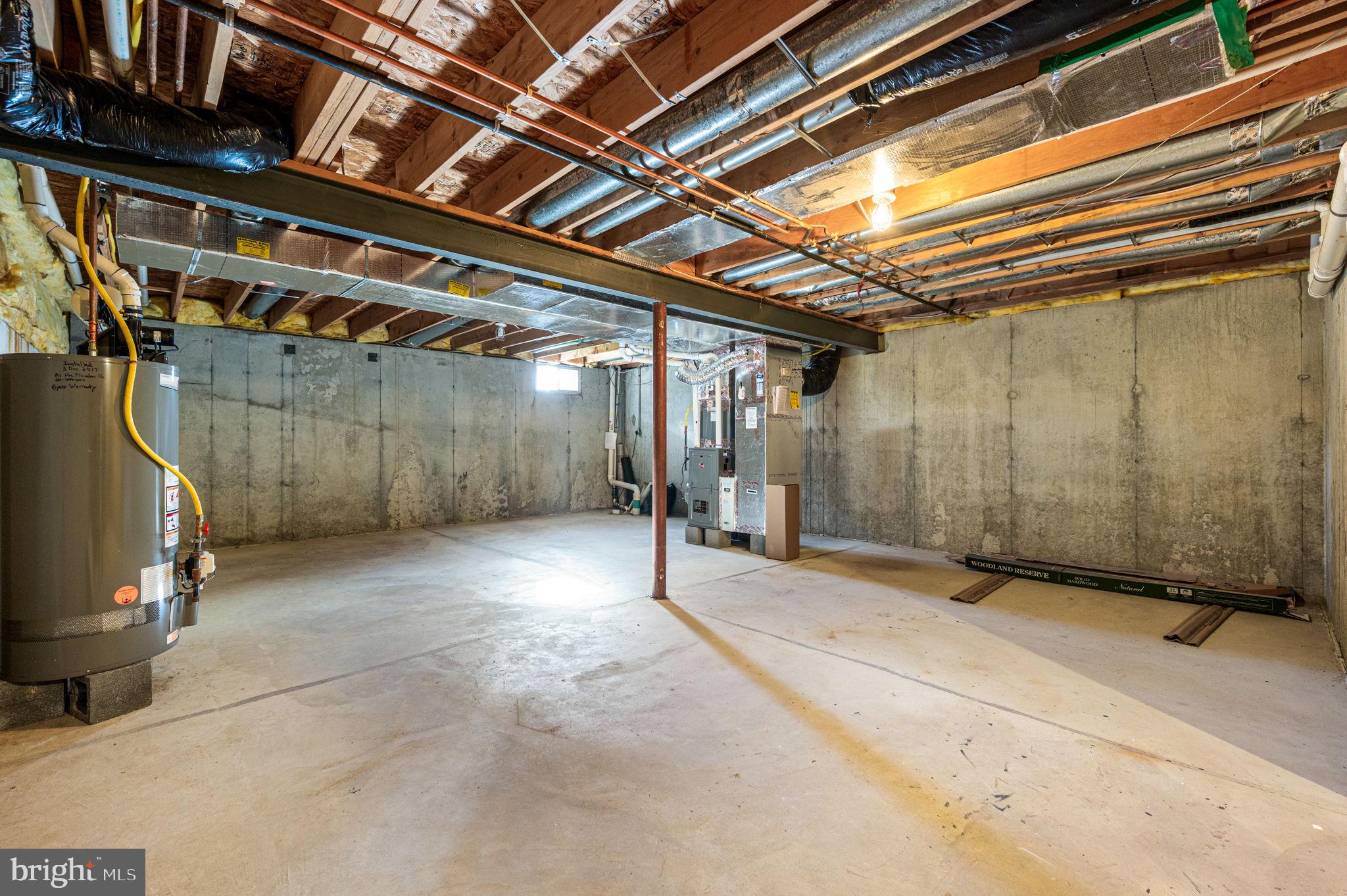 COURT AT THE LEDGES - Residential