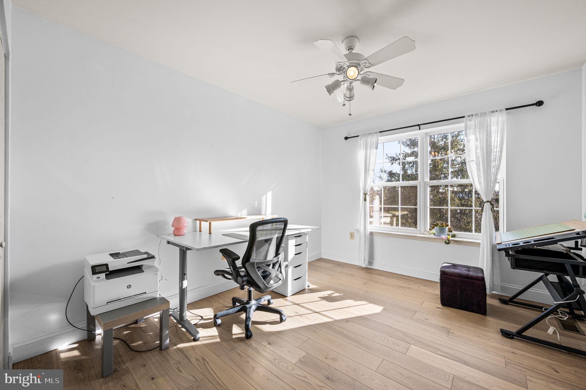 COURT AT THE LEDGES - Residential