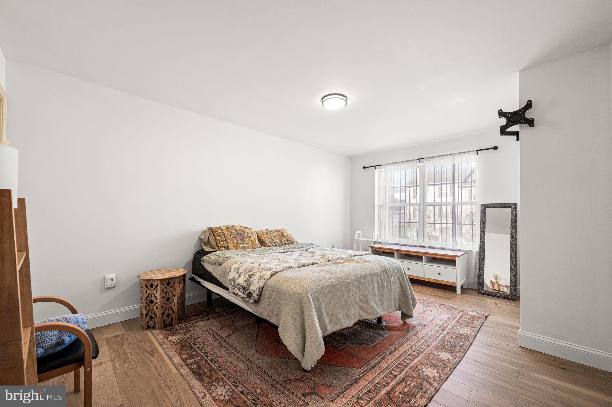 COURT AT THE LEDGES - Residential