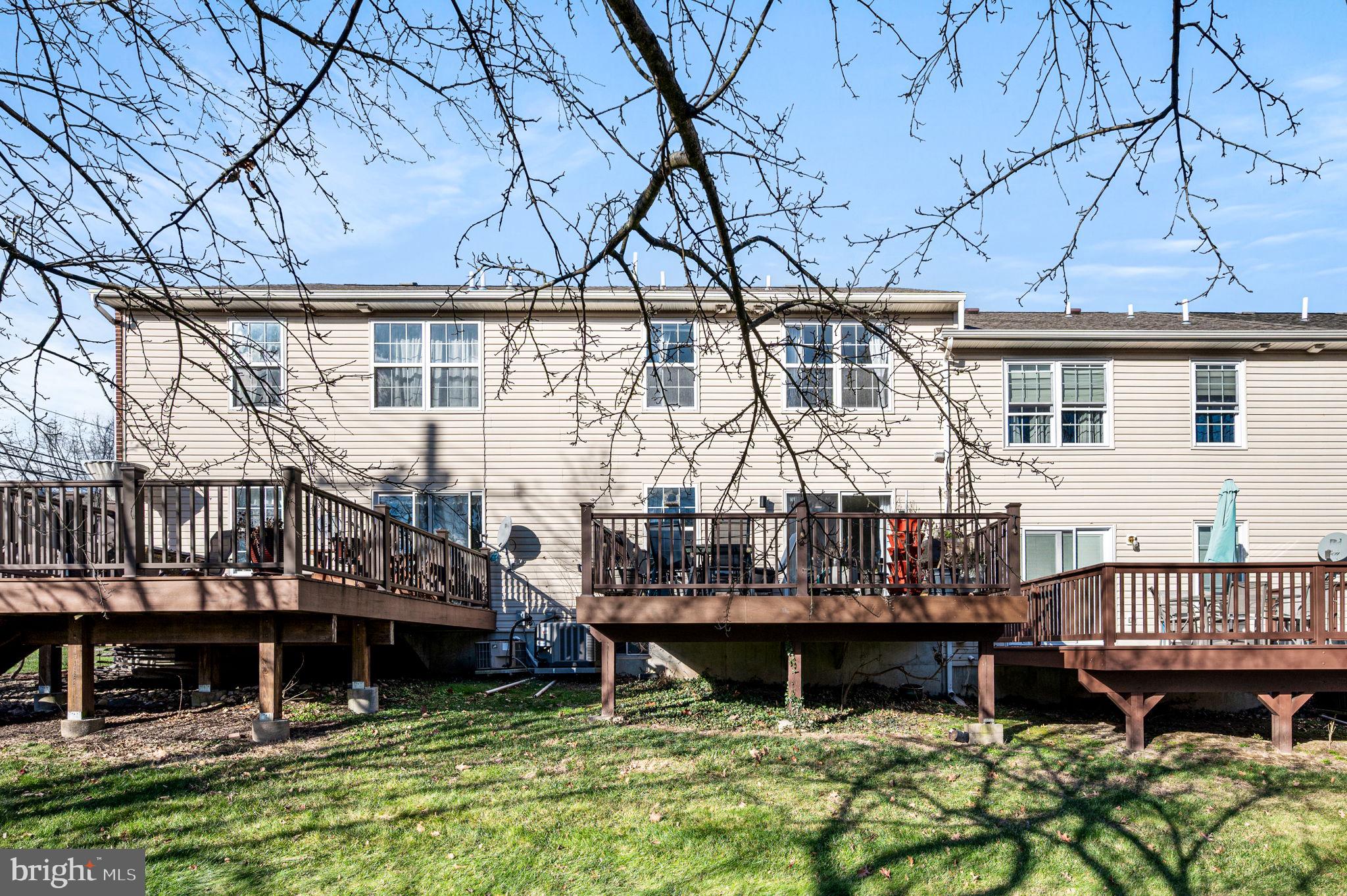 COURT AT THE LEDGES - Residential