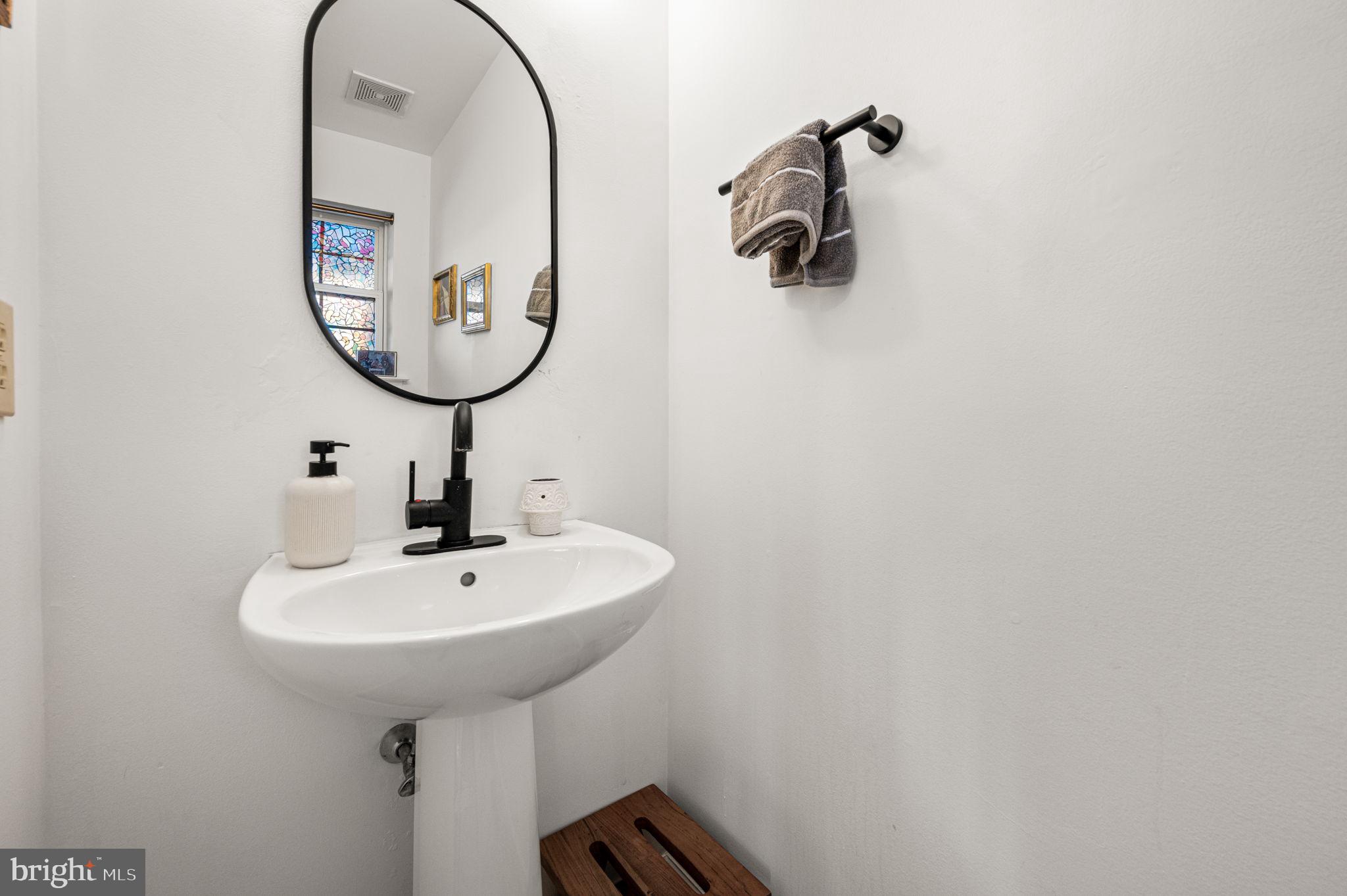 COURT AT THE LEDGES - Residential