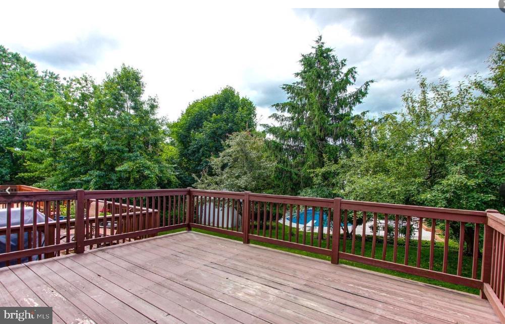 COURT AT THE LEDGES - Residential