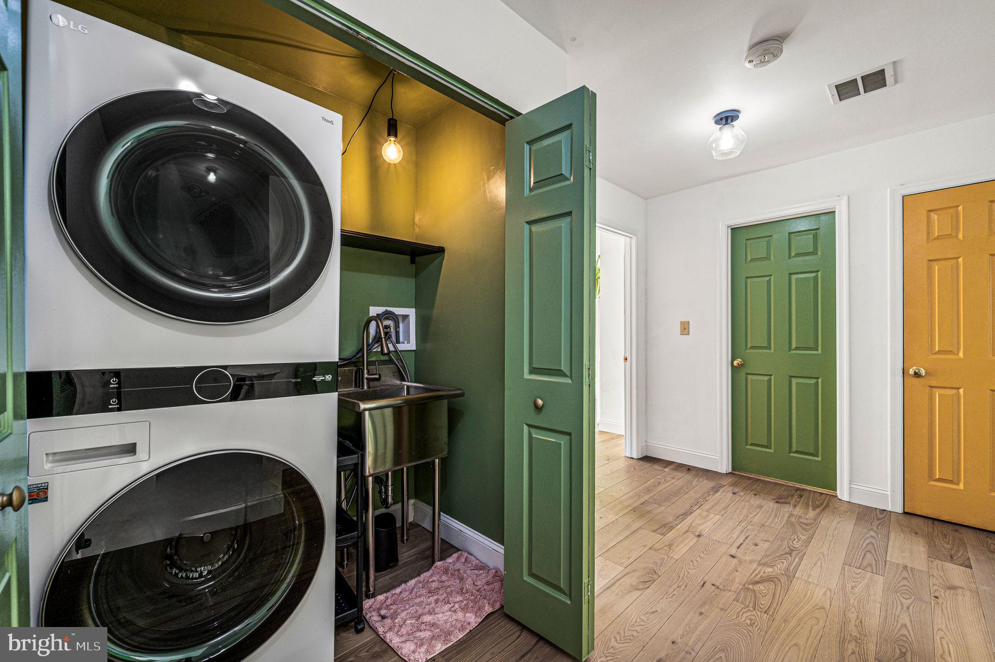 COURT AT THE LEDGES - Residential