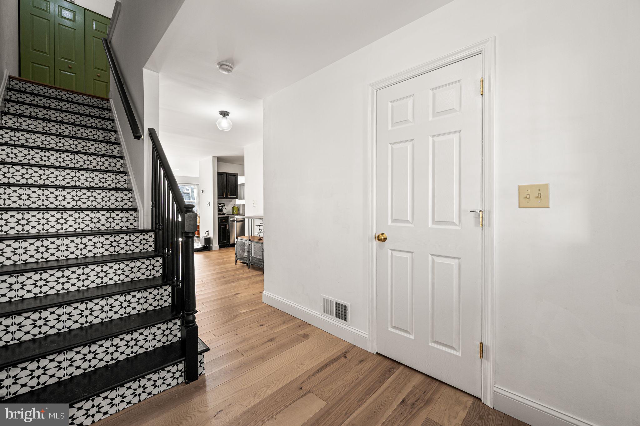 COURT AT THE LEDGES - Residential