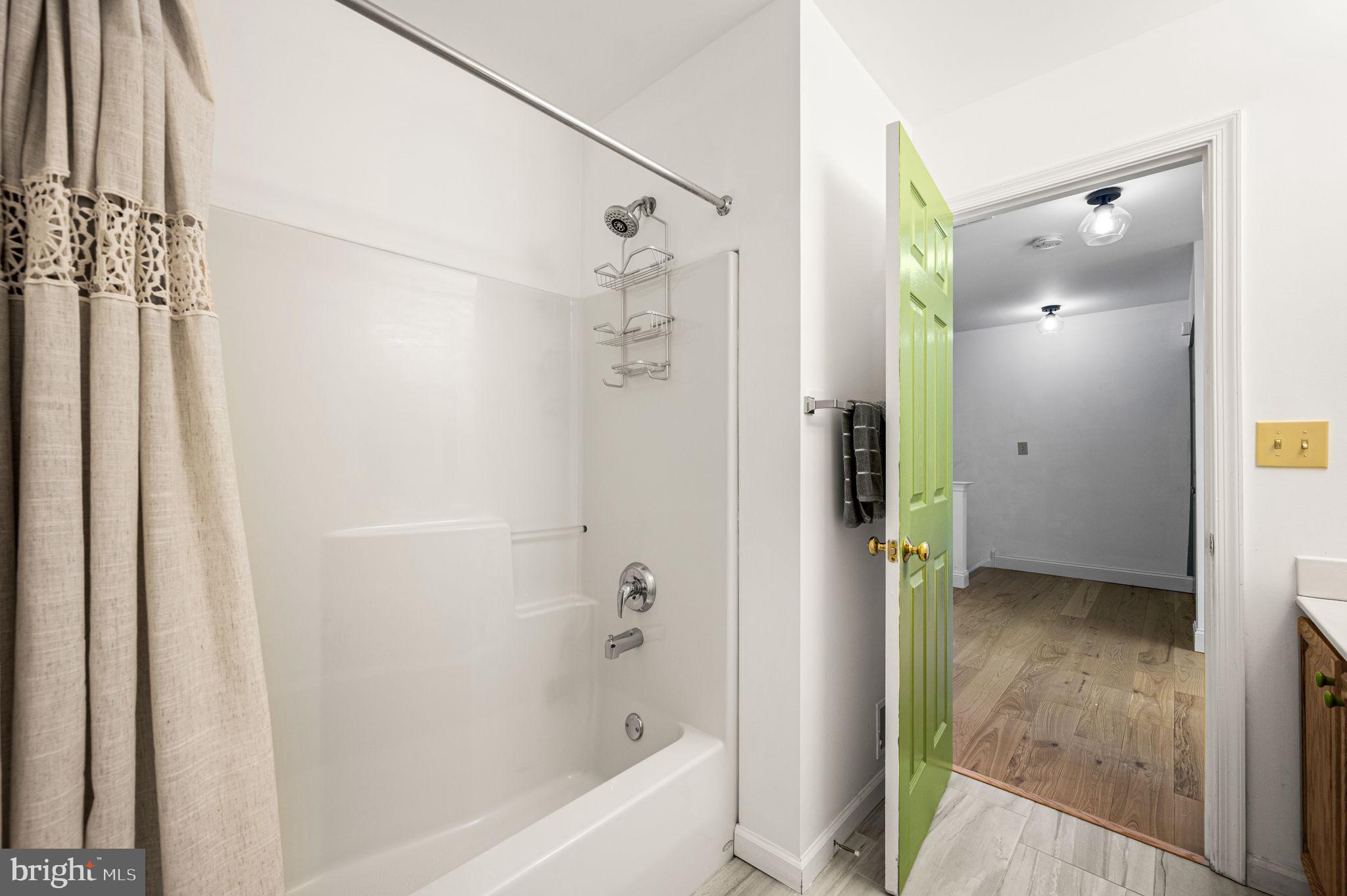 COURT AT THE LEDGES - Residential