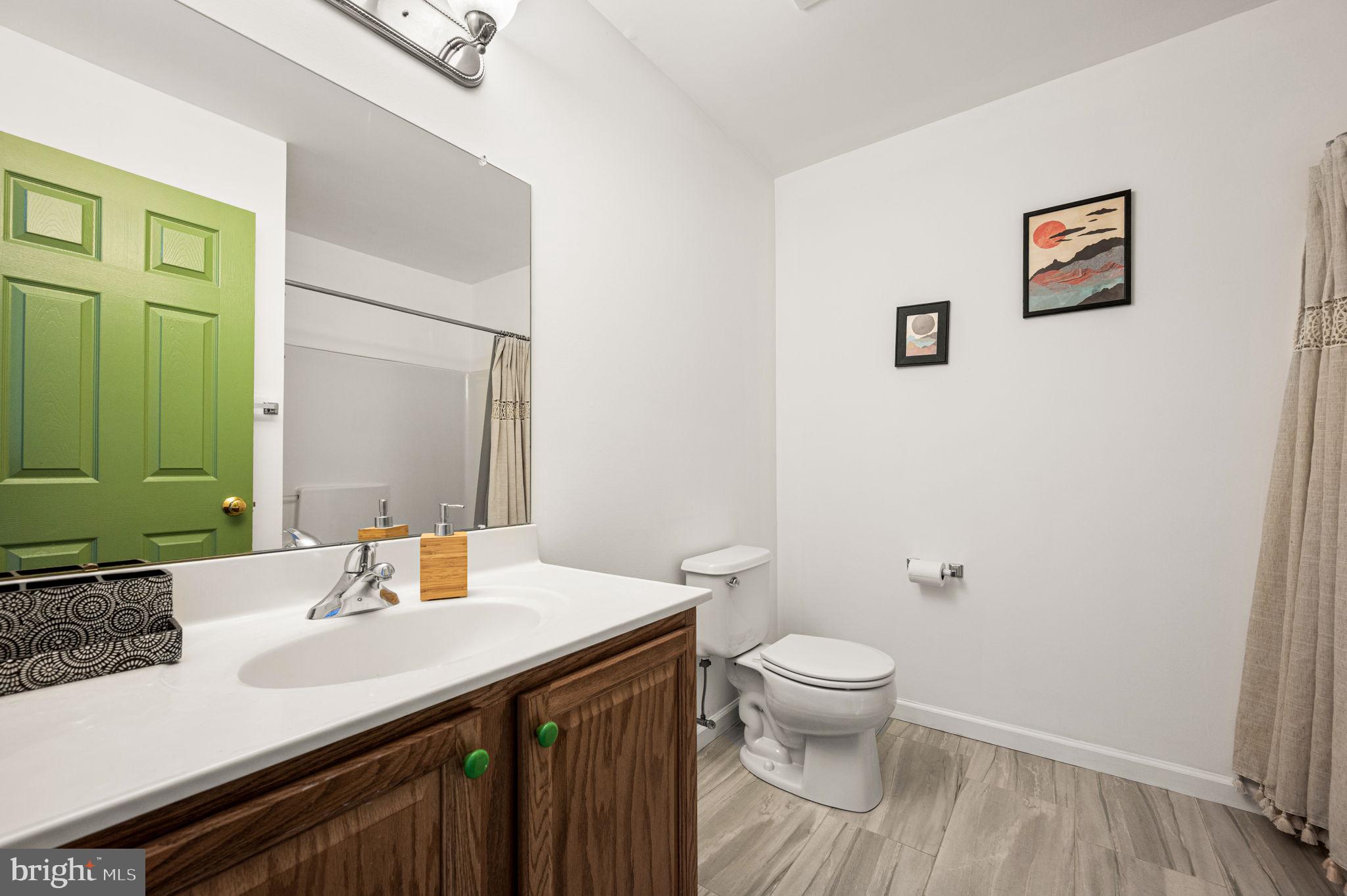 COURT AT THE LEDGES - Residential