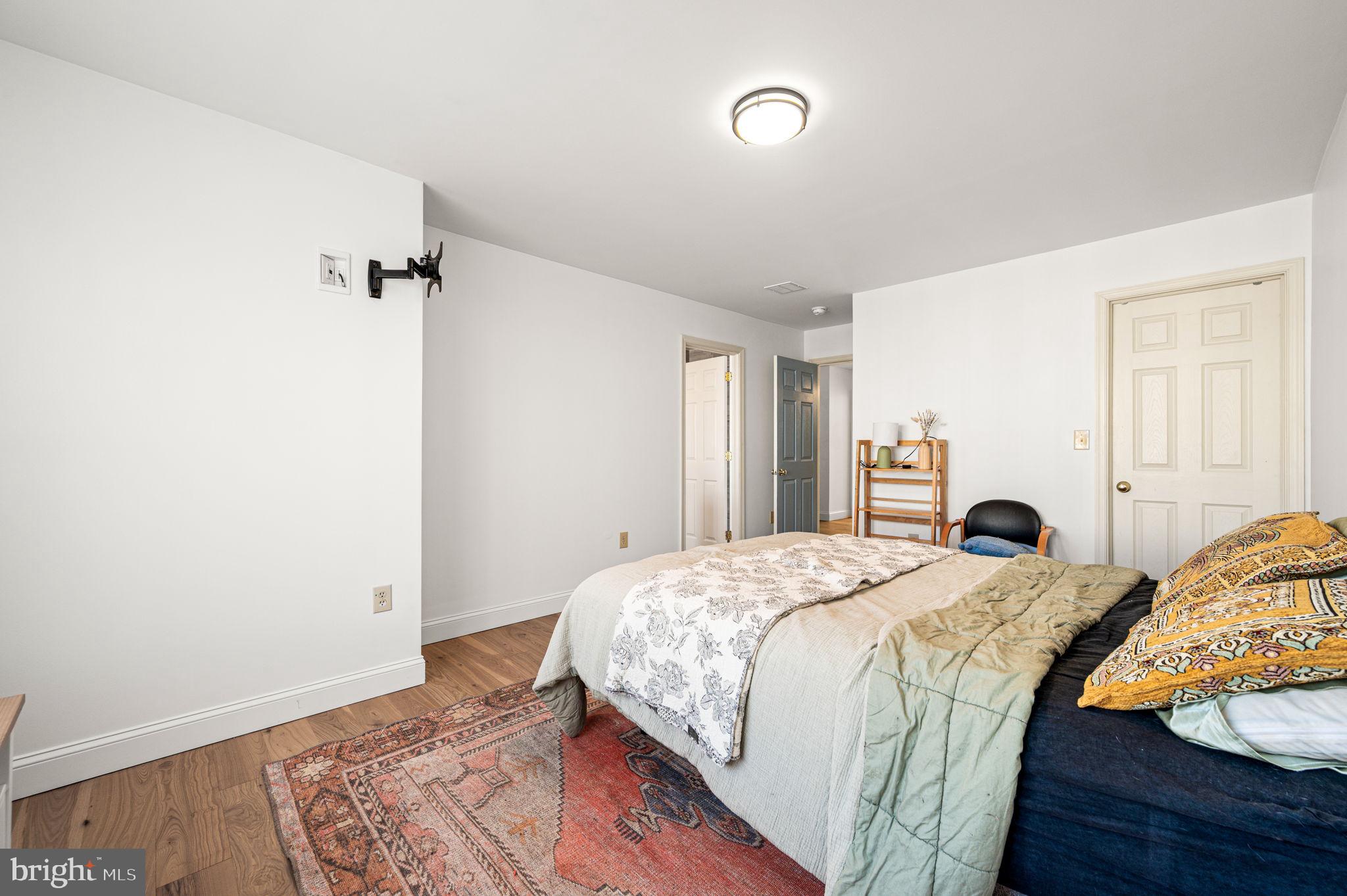 COURT AT THE LEDGES - Residential