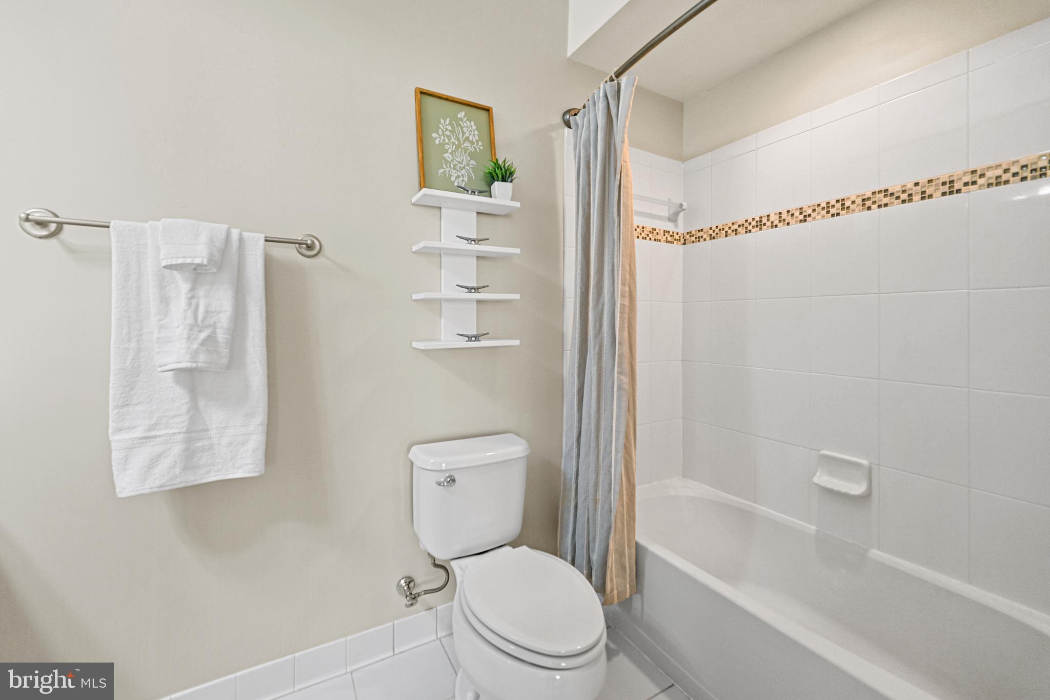 MARINA LANDING - Residential