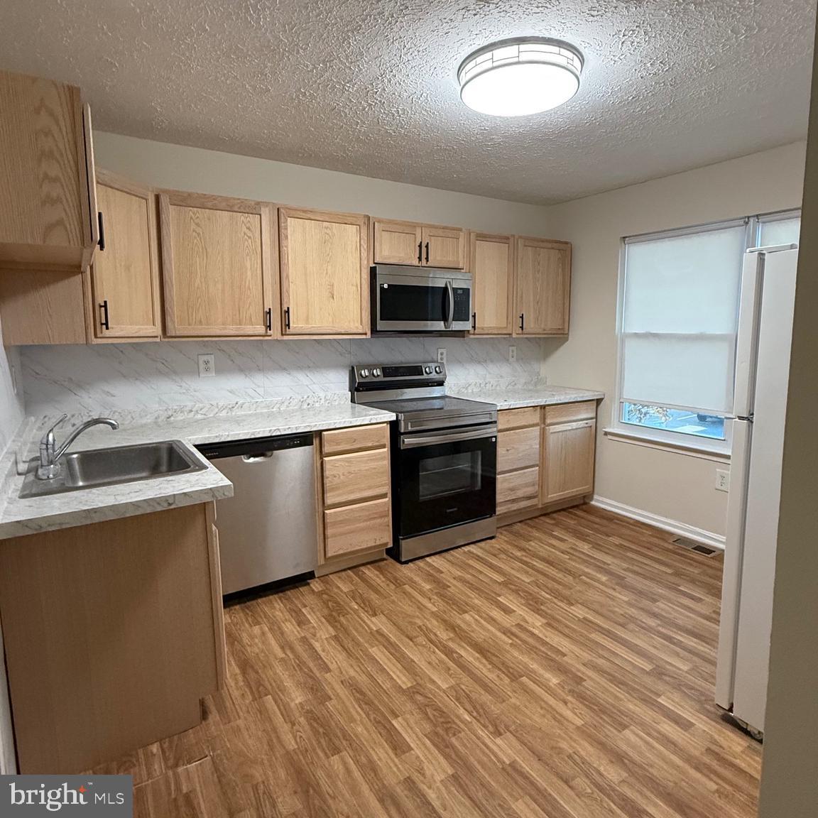 RIVERSIDE RUN IND HEAD - Residential