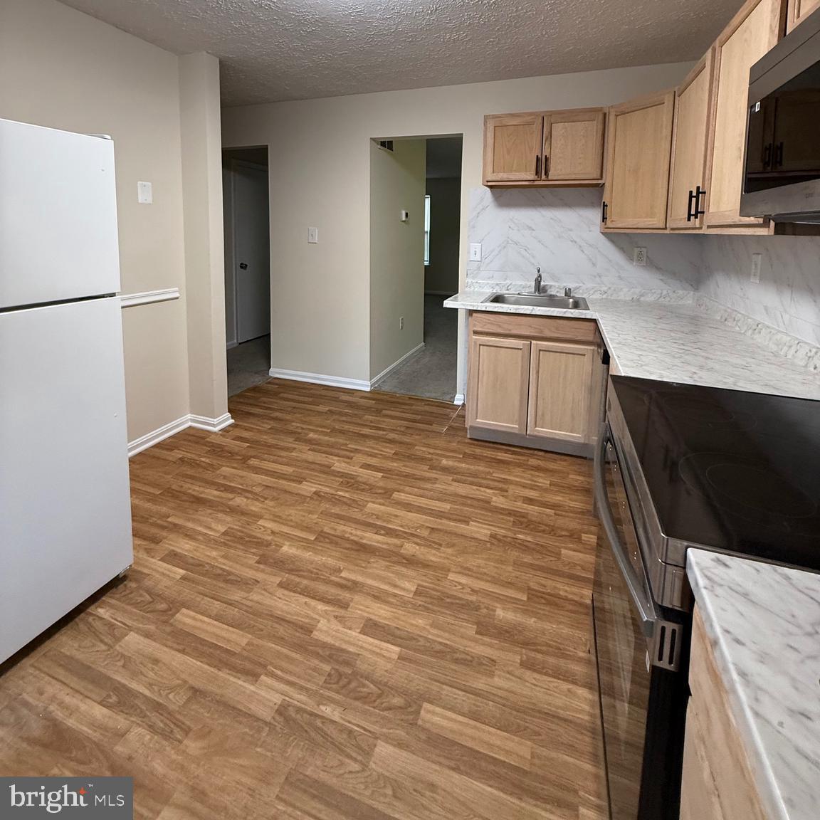 RIVERSIDE RUN IND HEAD - Residential