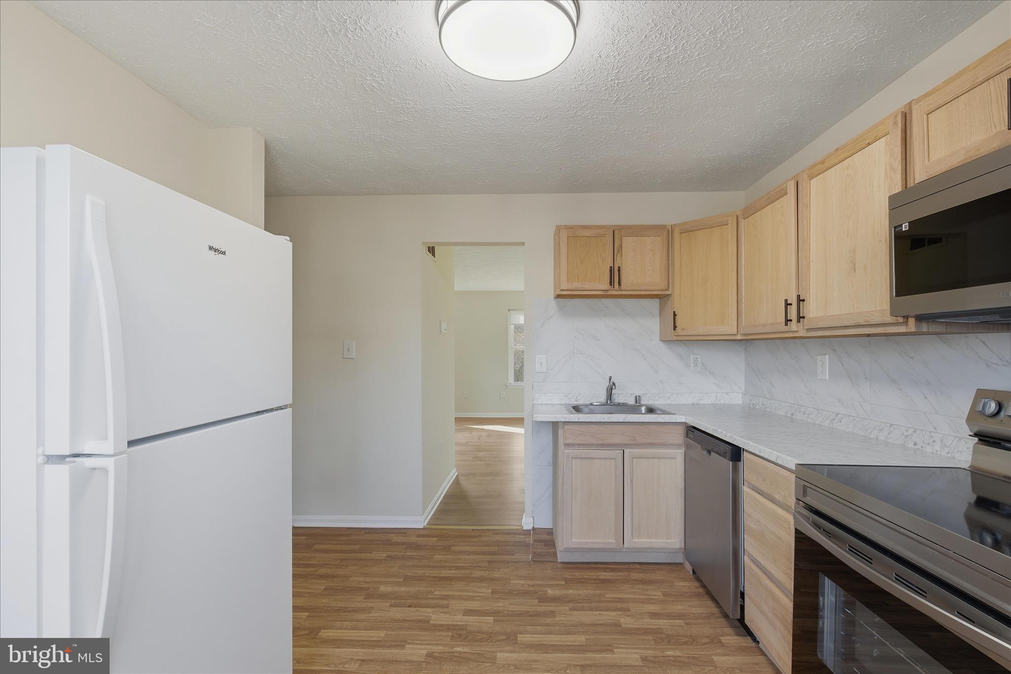 RIVERSIDE RUN IND HEAD - Residential