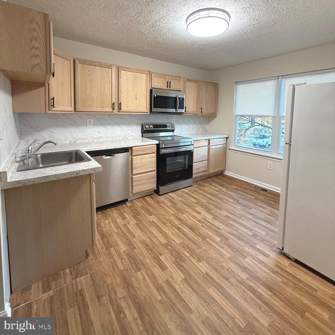 RIVERSIDE RUN IND HEAD - Residential