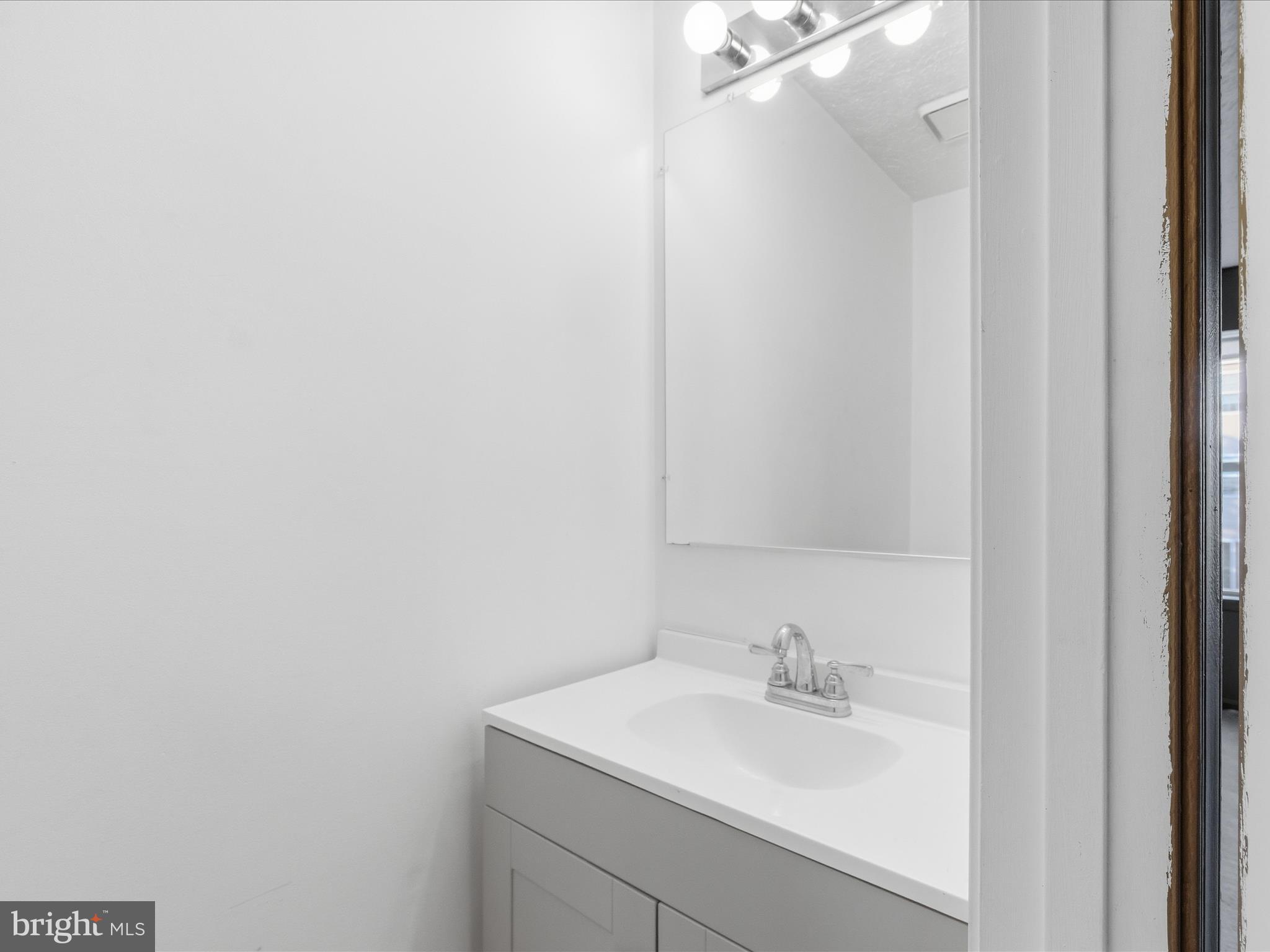 RIVERSIDE RUN IND HEAD - Residential