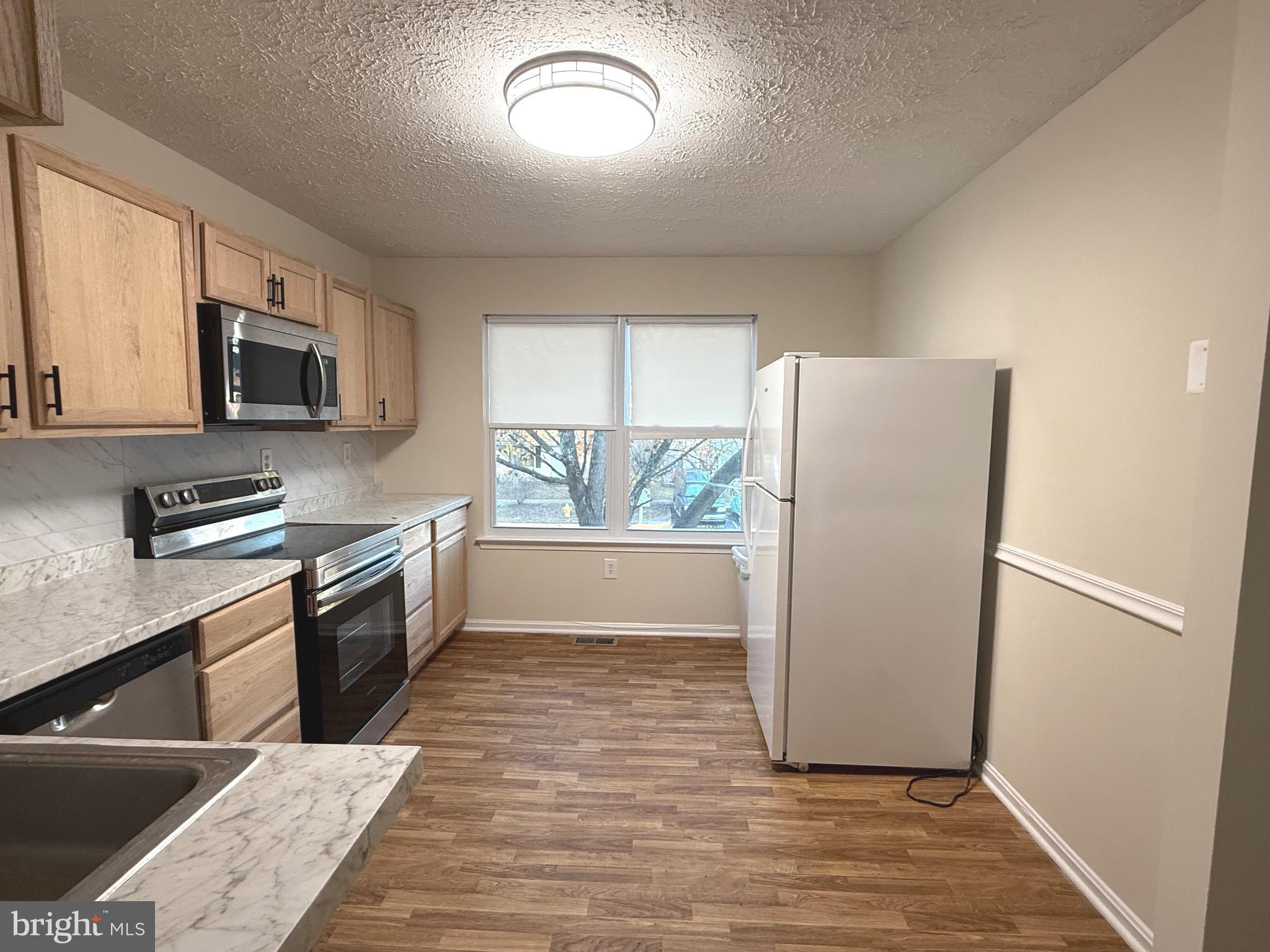 RIVERSIDE RUN IND HEAD - Residential