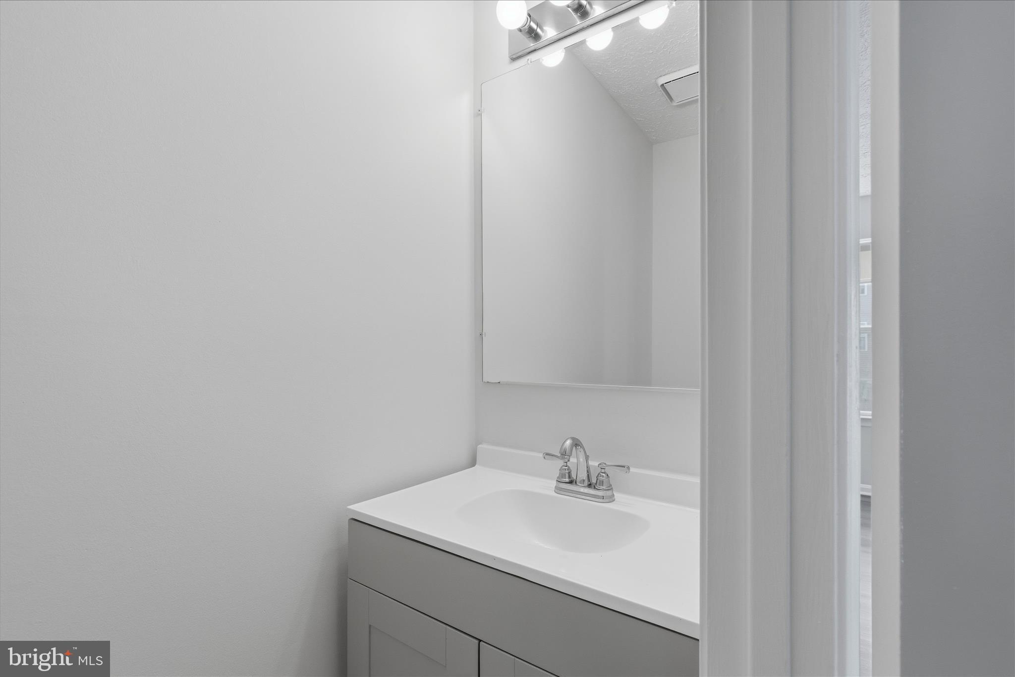 RIVERSIDE RUN IND HEAD - Residential