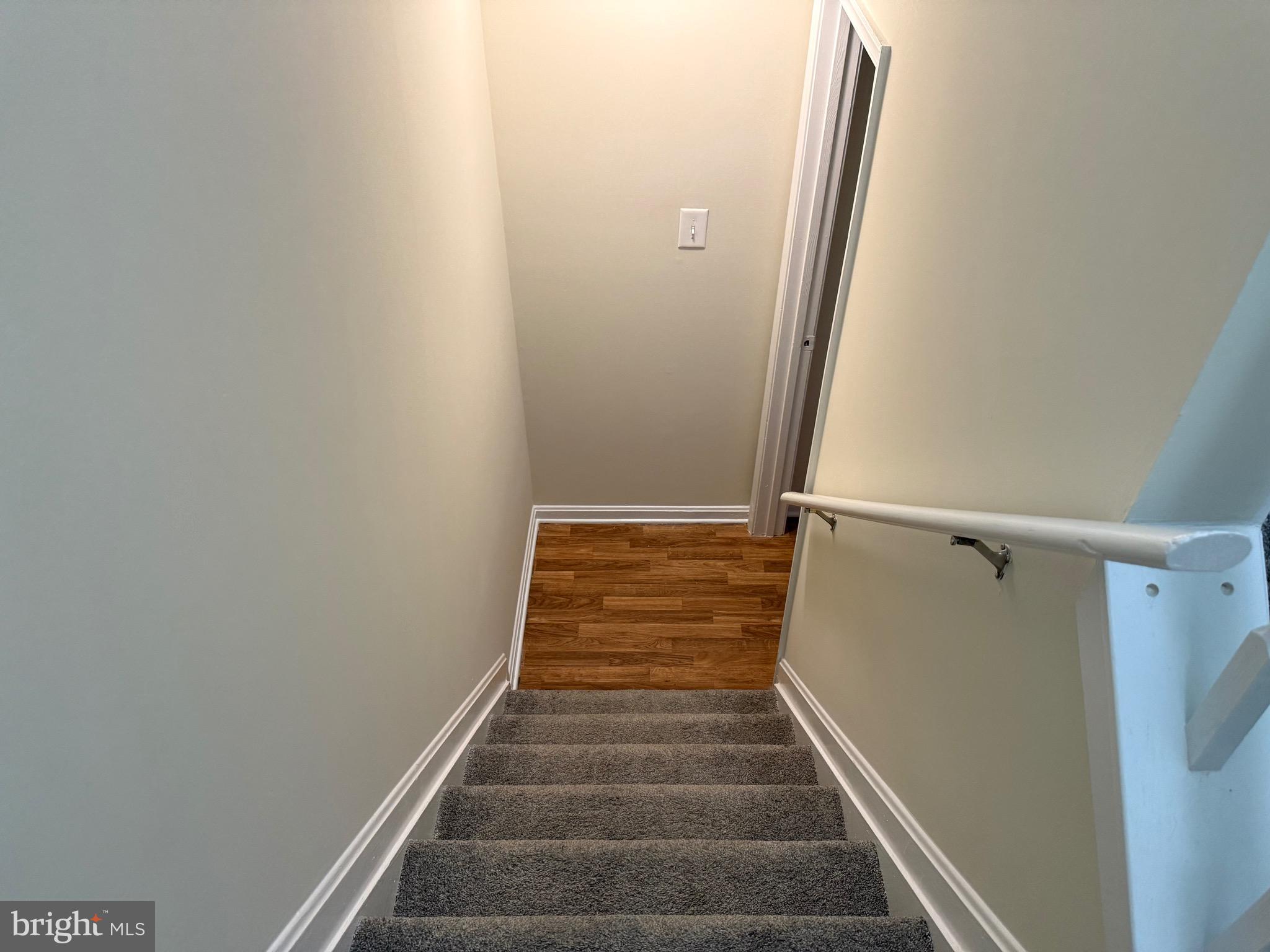 RIVERSIDE RUN IND HEAD - Residential