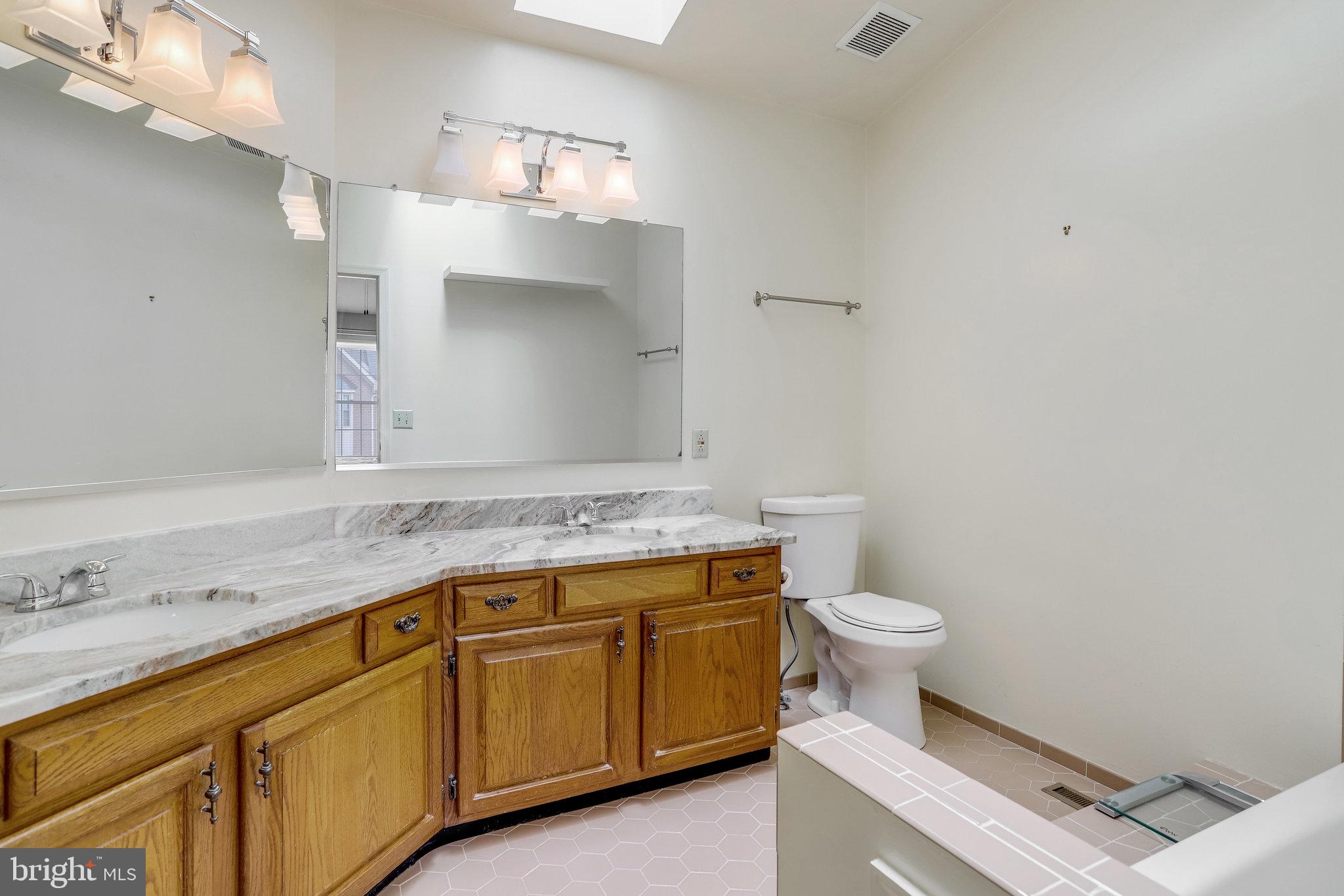 KINGSTOWNE - Residential Lease