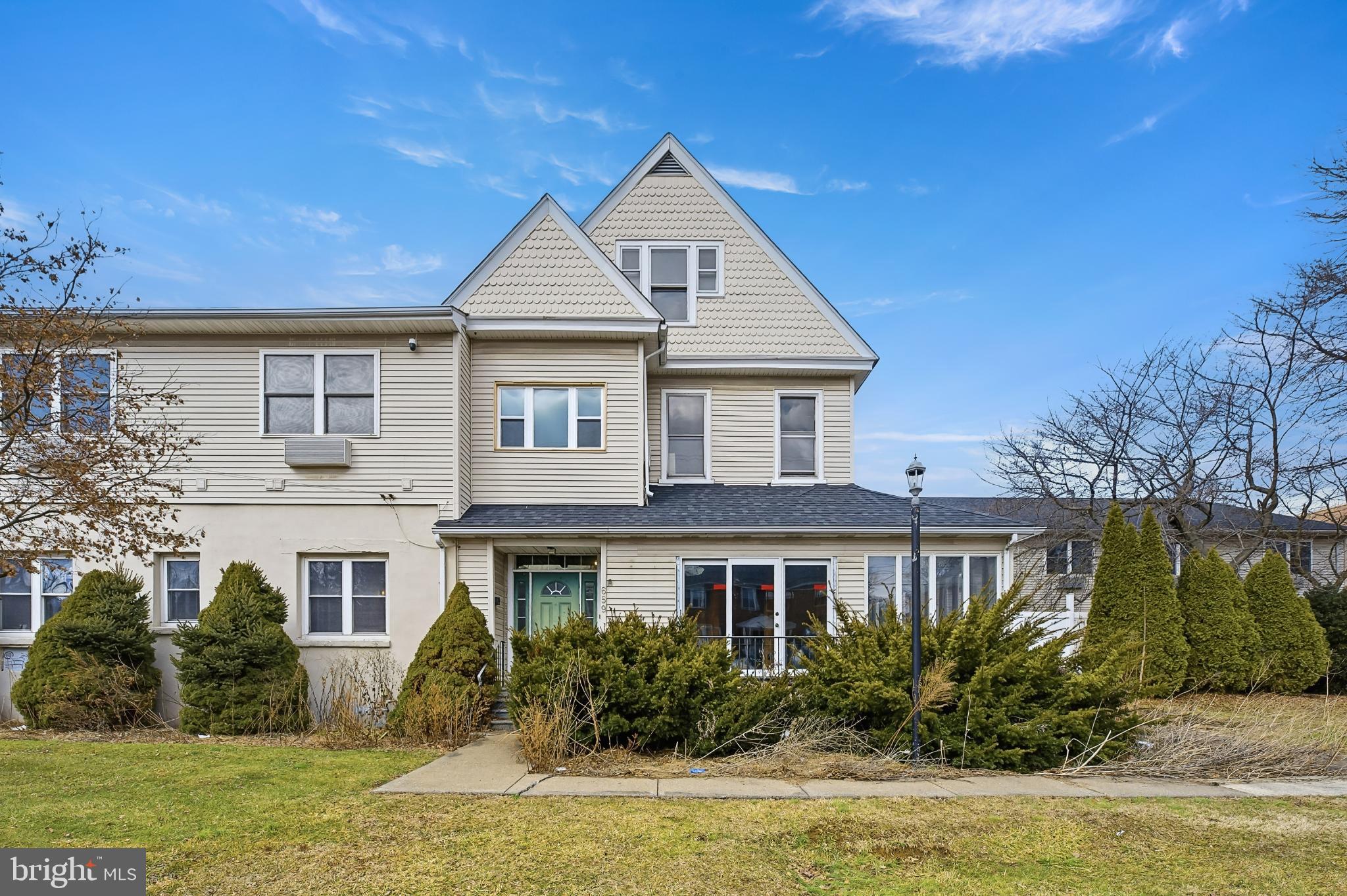 EMMAUS - Commercial Sale