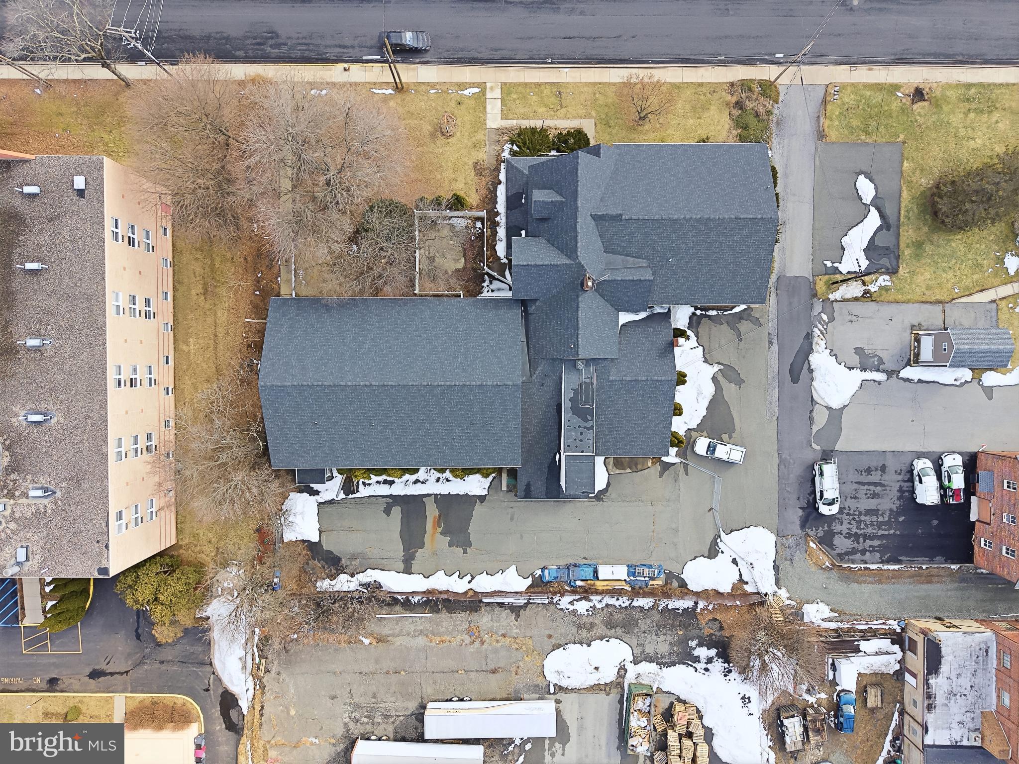 EMMAUS - Commercial Sale