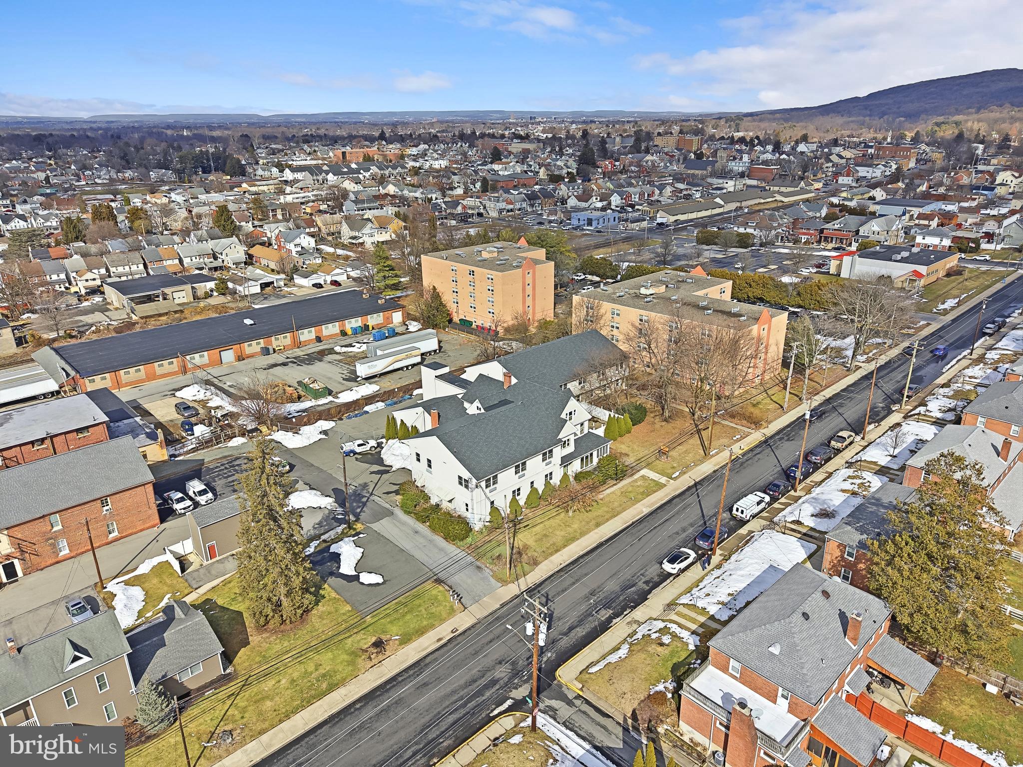 EMMAUS - Commercial Sale