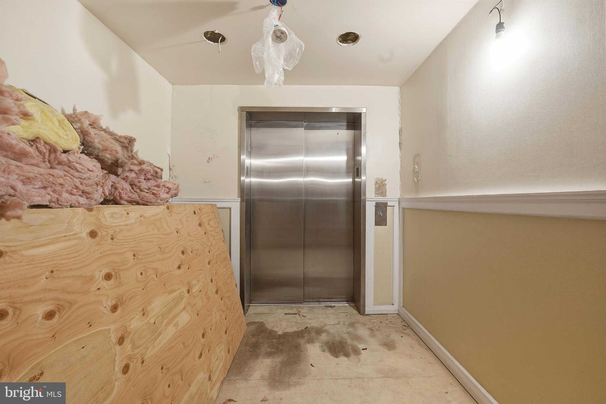 EMMAUS - Commercial Sale