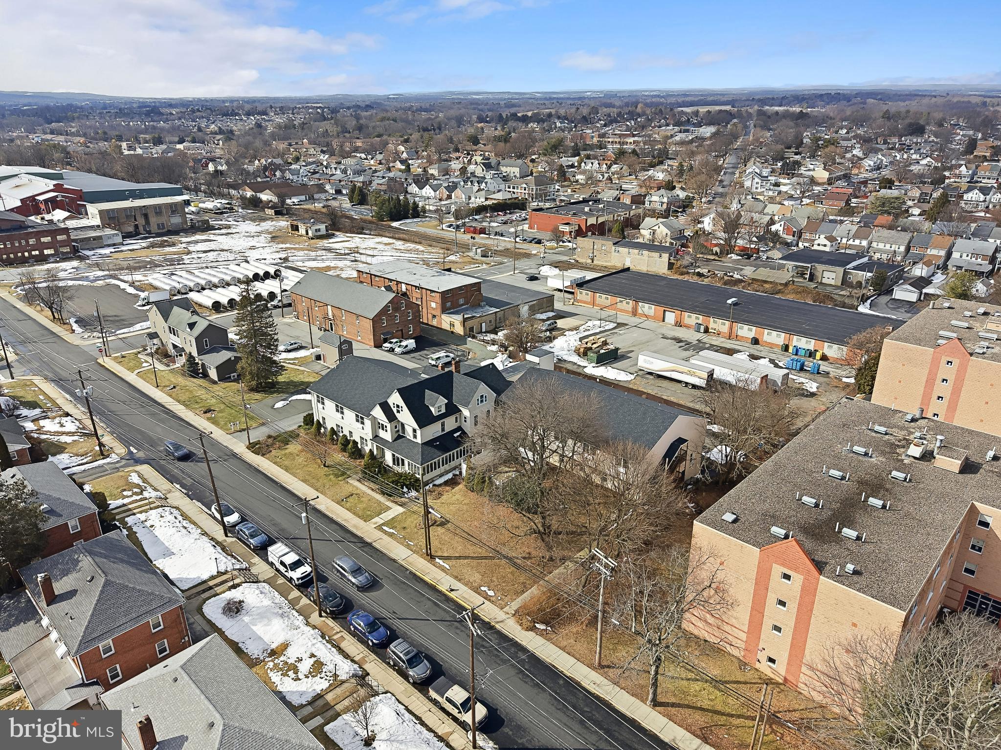 EMMAUS - Commercial Sale